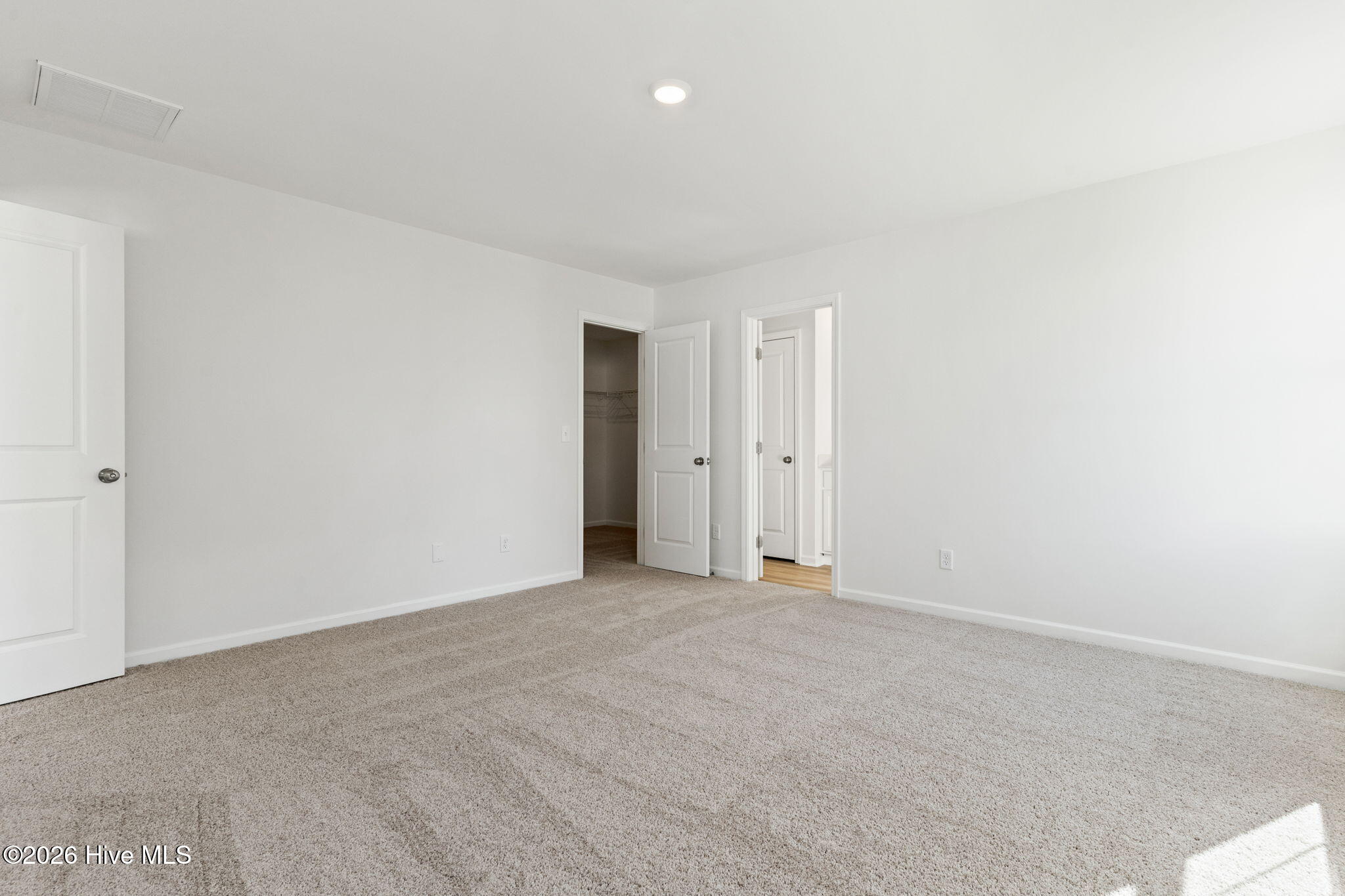 100553228 | Photo 28