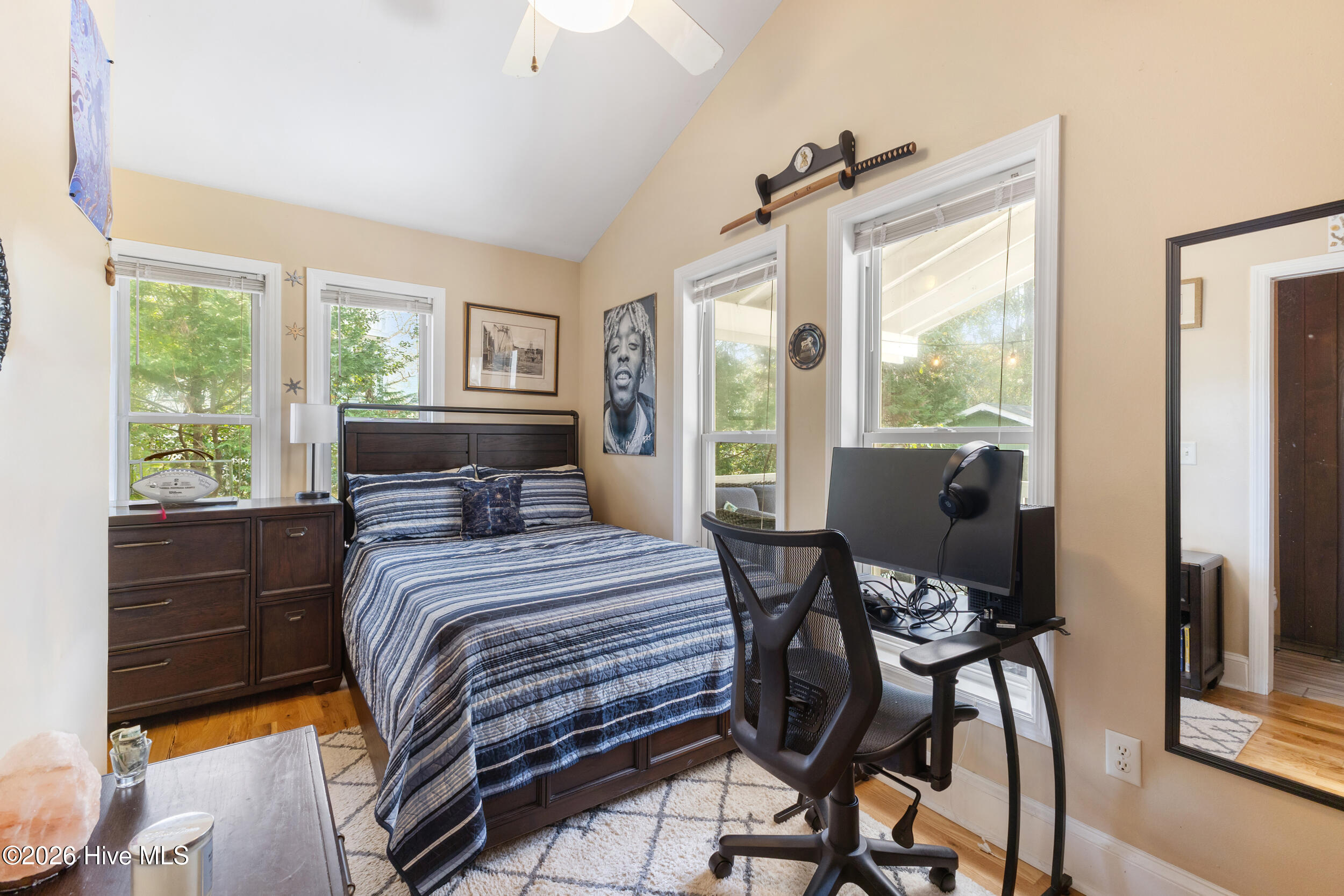 100560648 | Photo 30