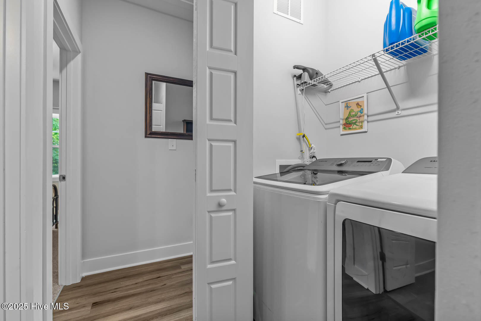 100544097 | Photo 48