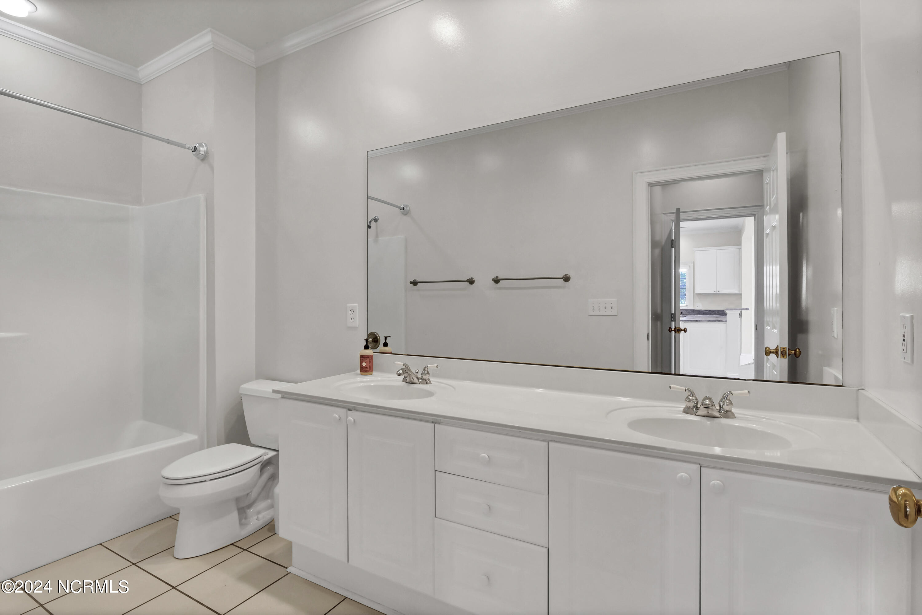 100544215 | Photo 16