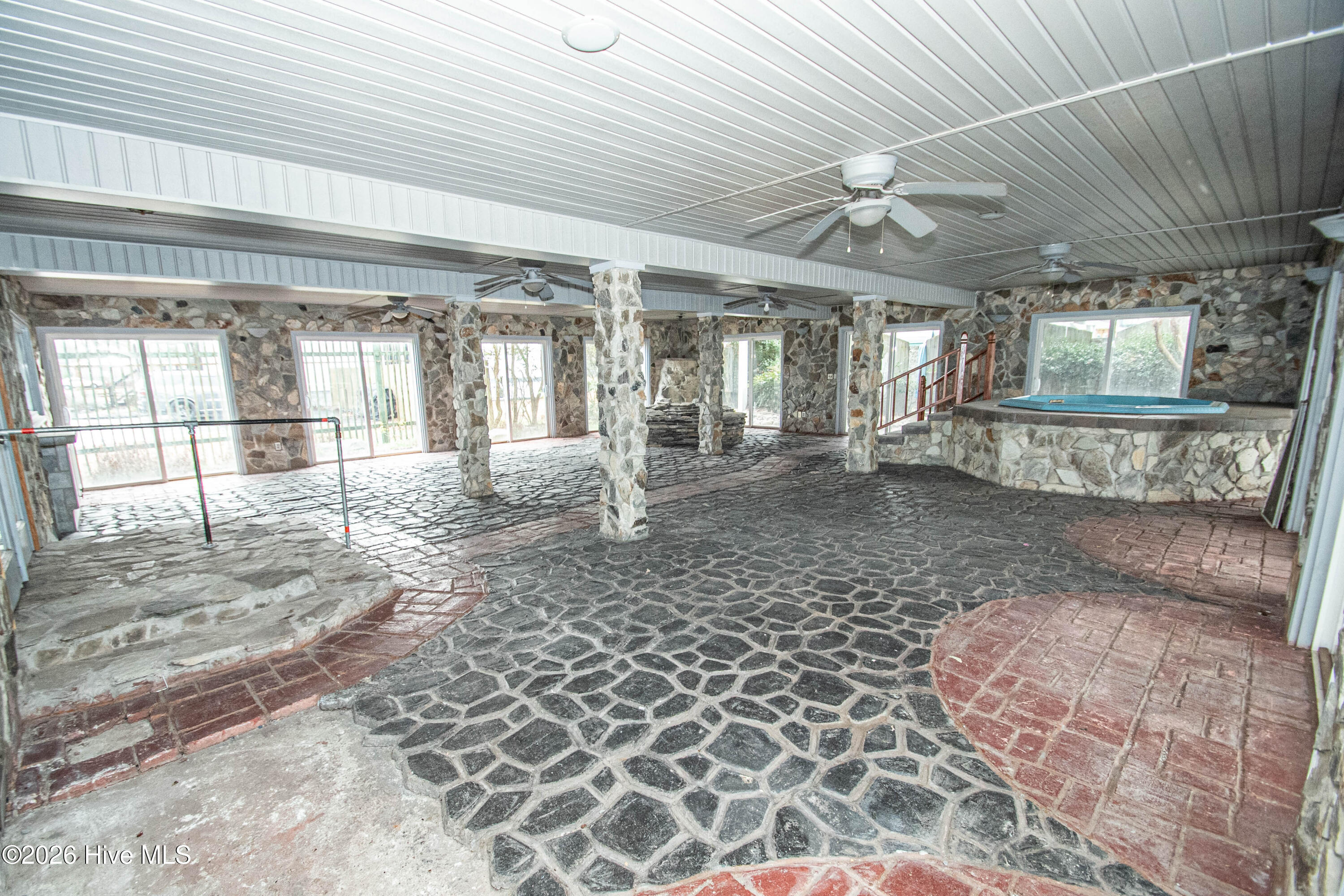 100554642 | Photo 74