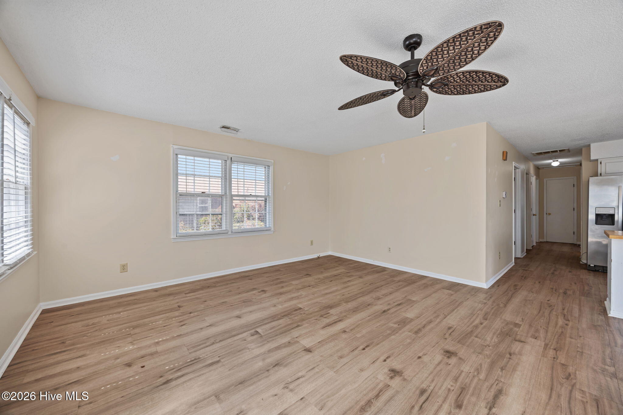 100562475 | Photo 16