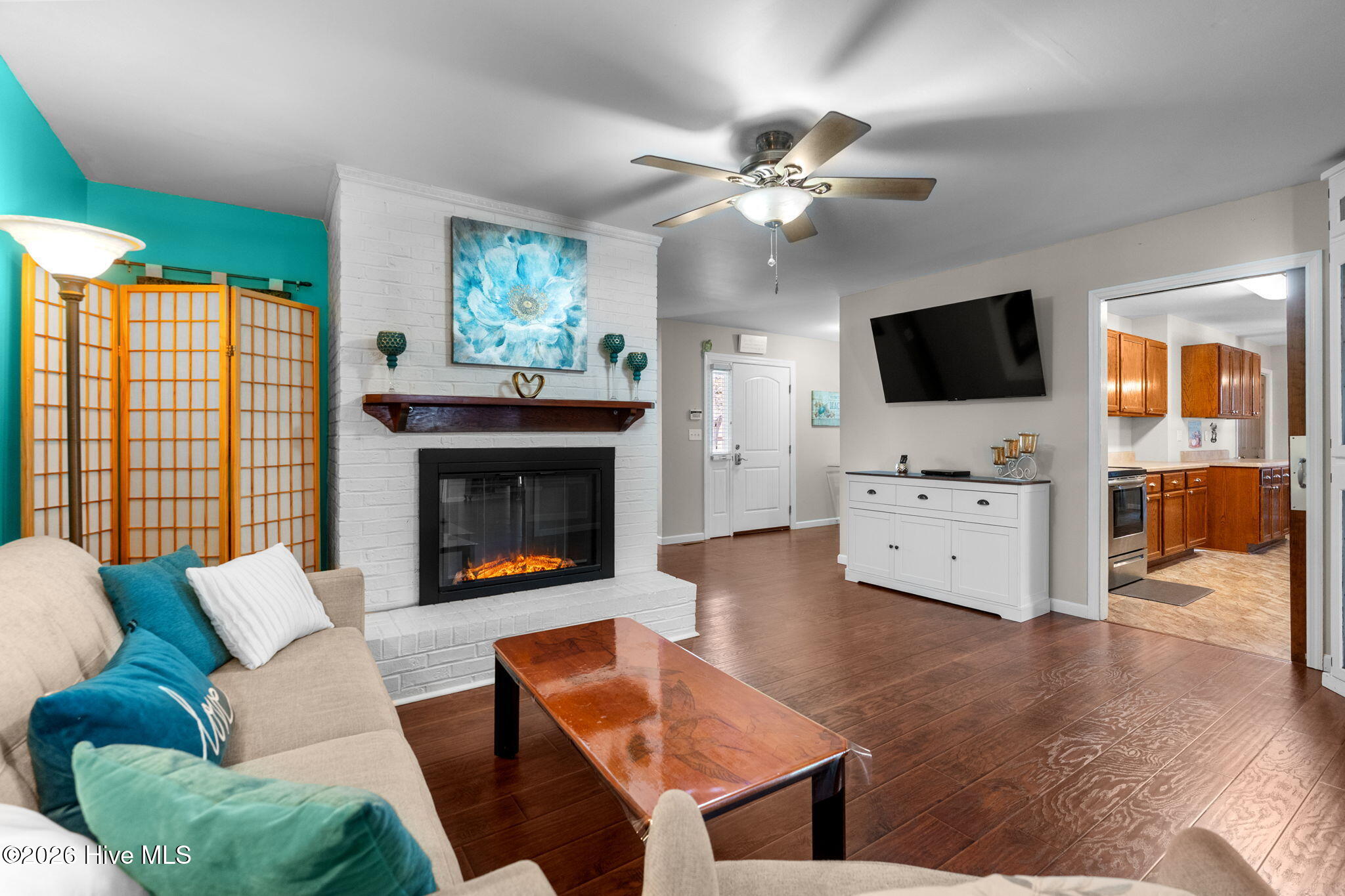 100548359 | Photo 11