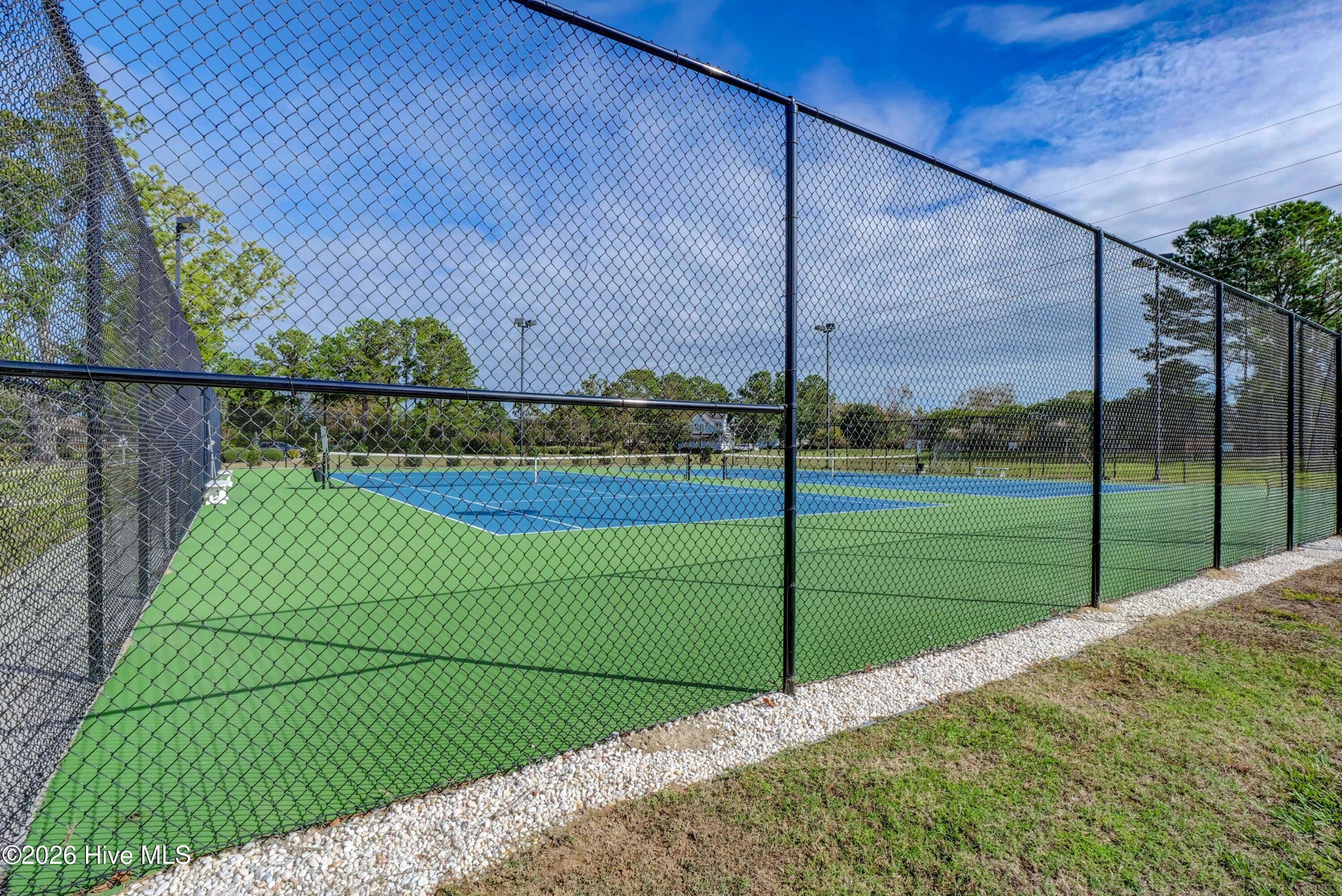 100560728 | Photo 40