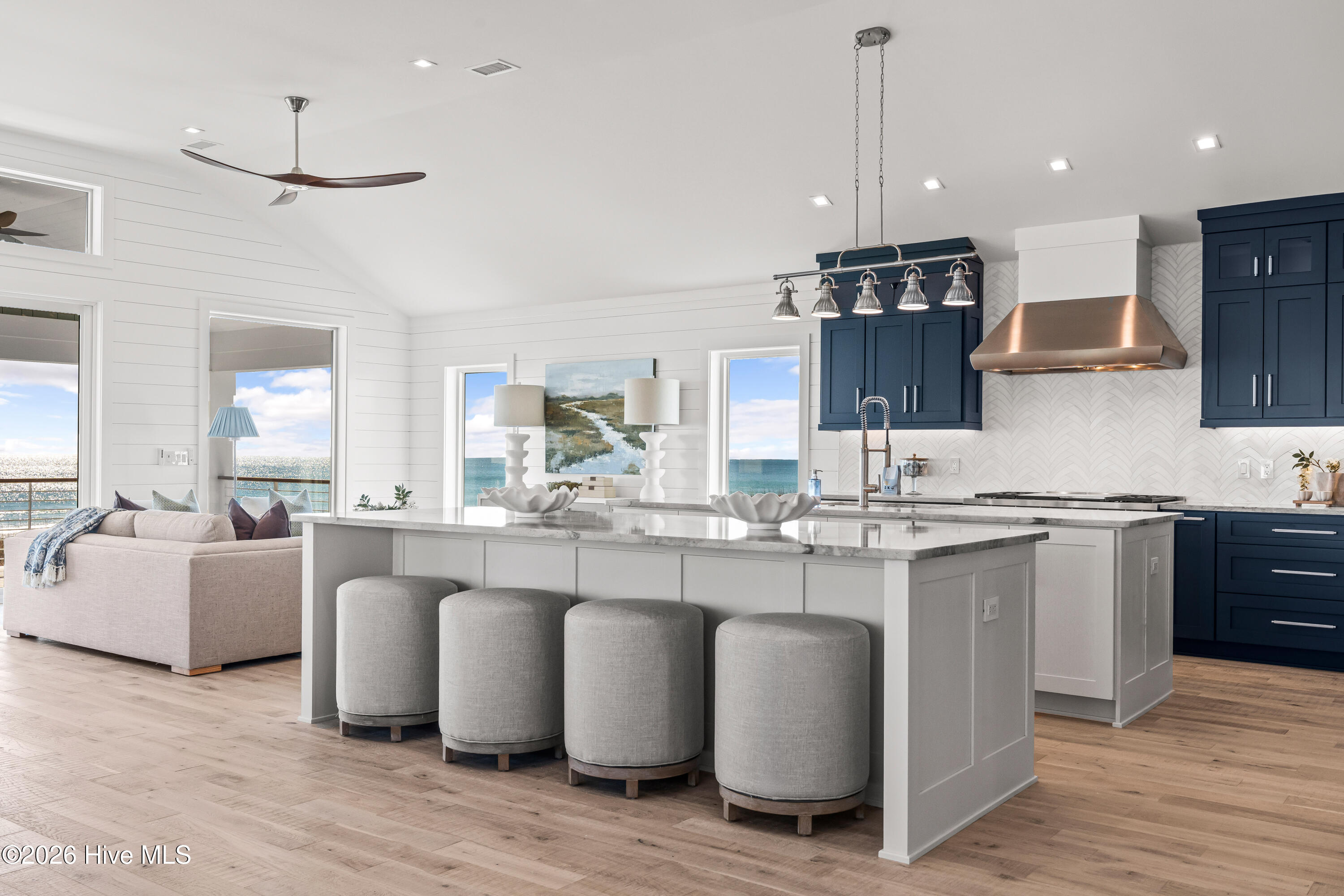 100558368 | Photo 14