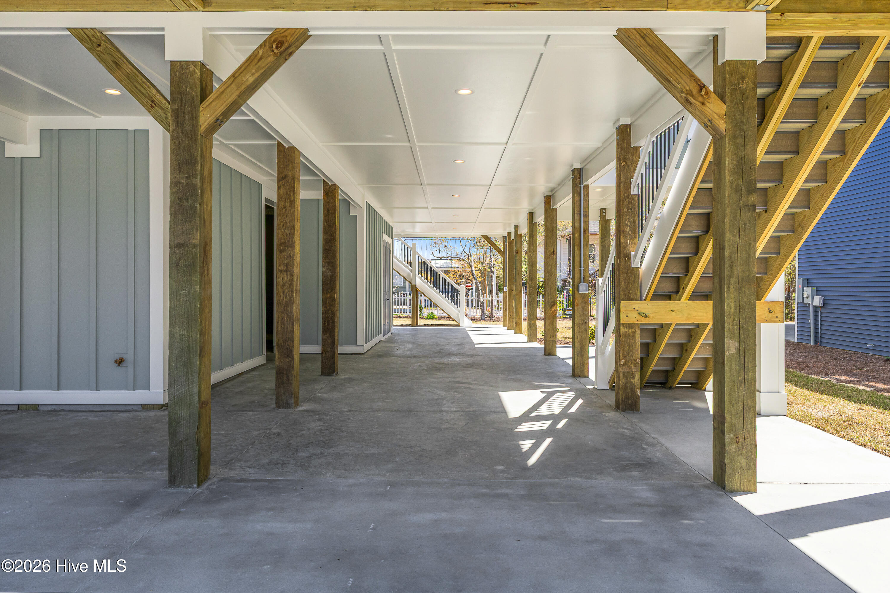 100564365 | Photo 39