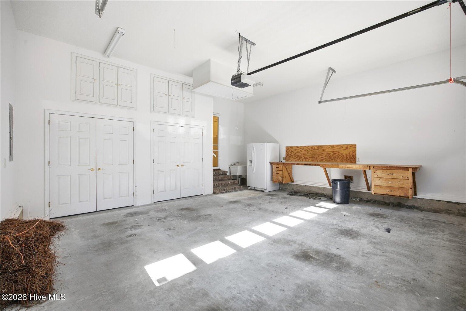 100548784 | Photo 21