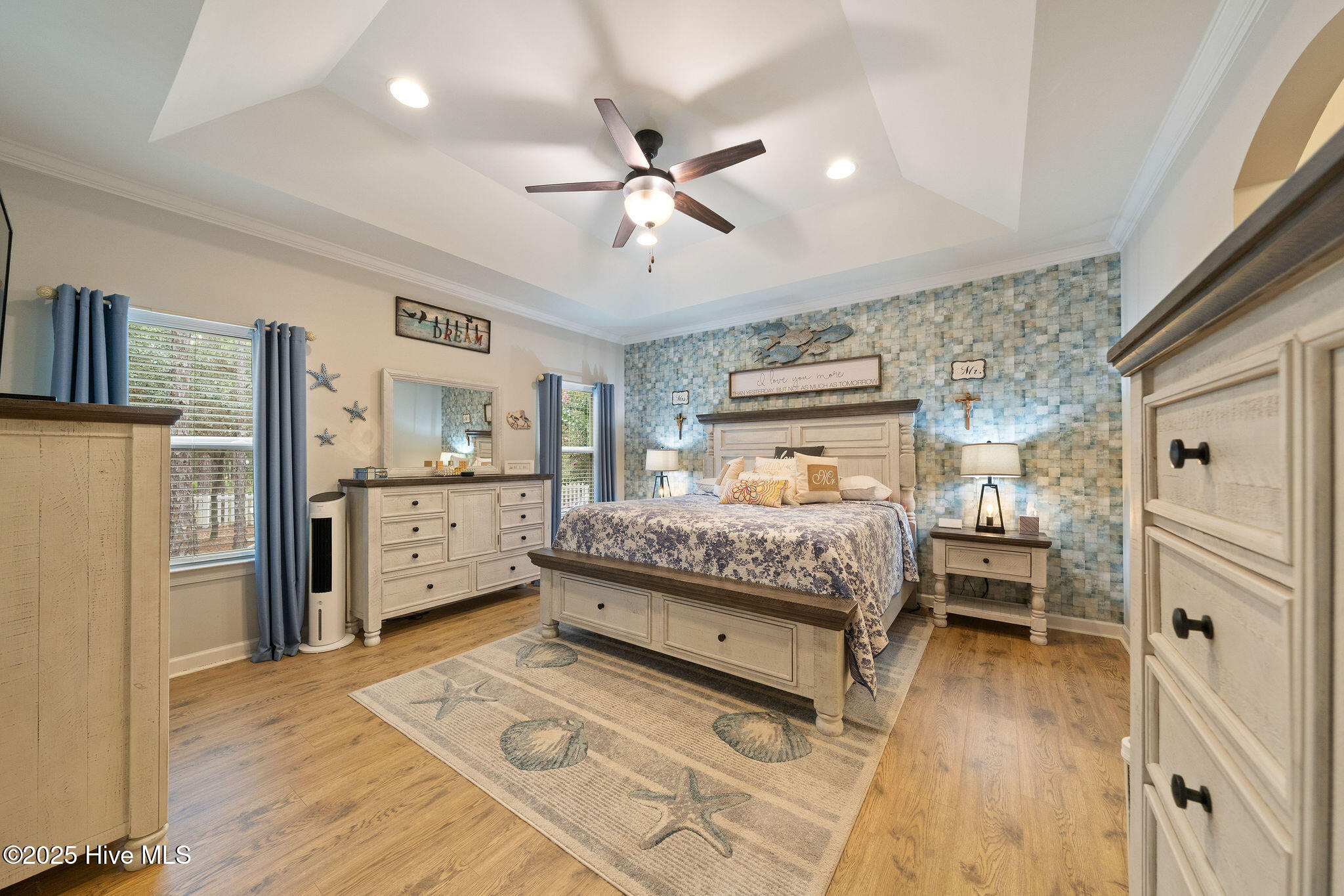 100529341 | Photo 36