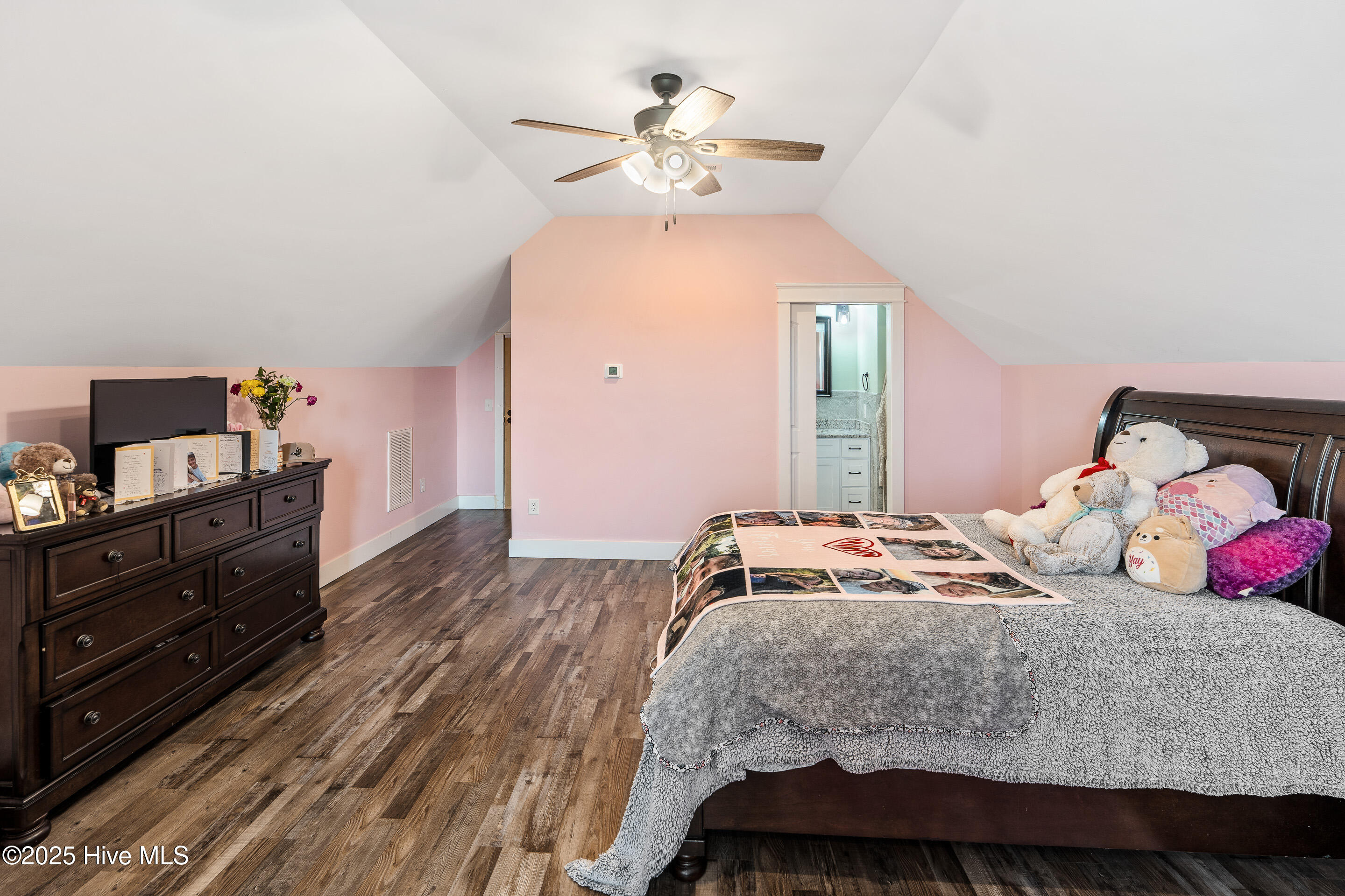 100531551 | Photo 32