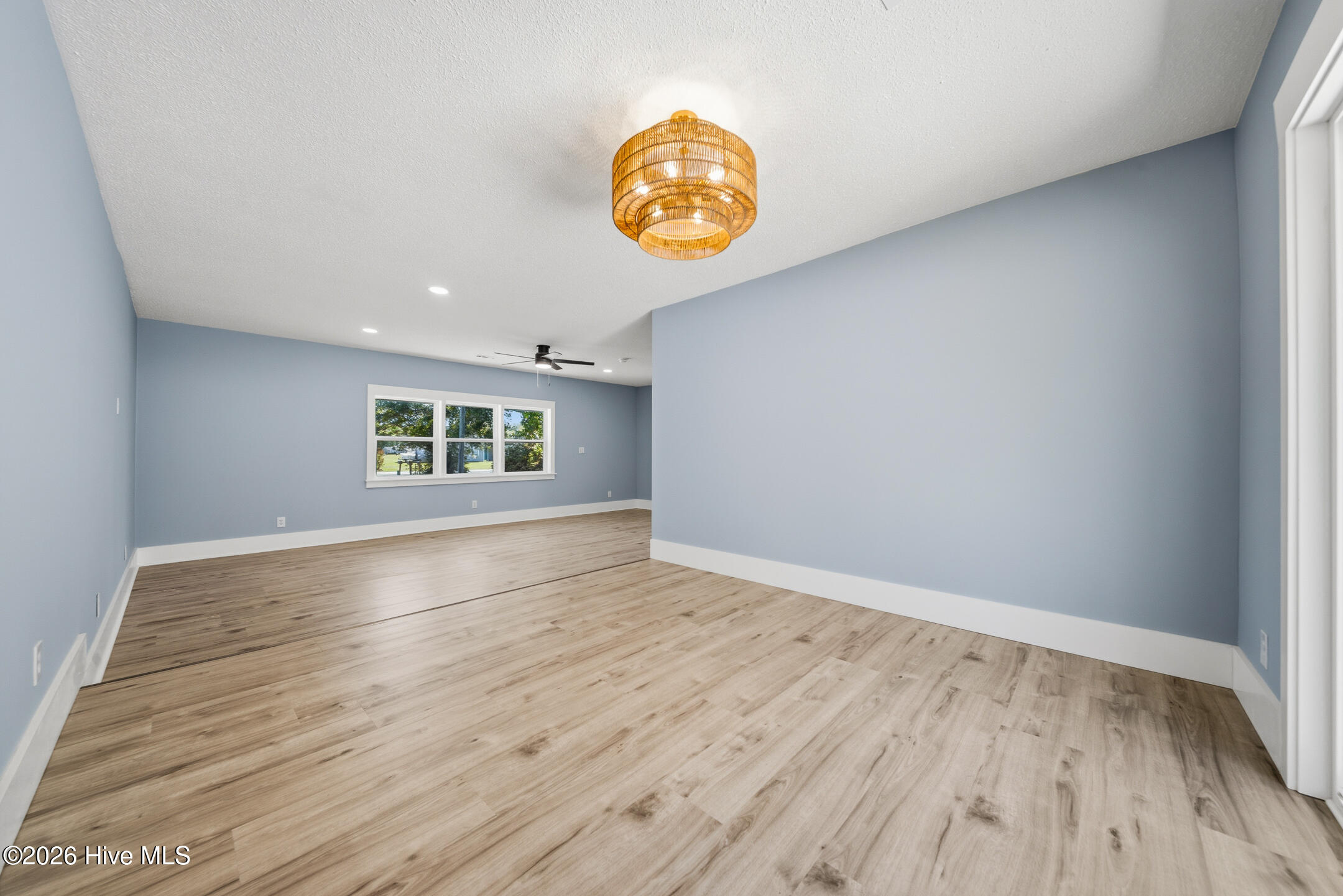 100570664 | Photo 24