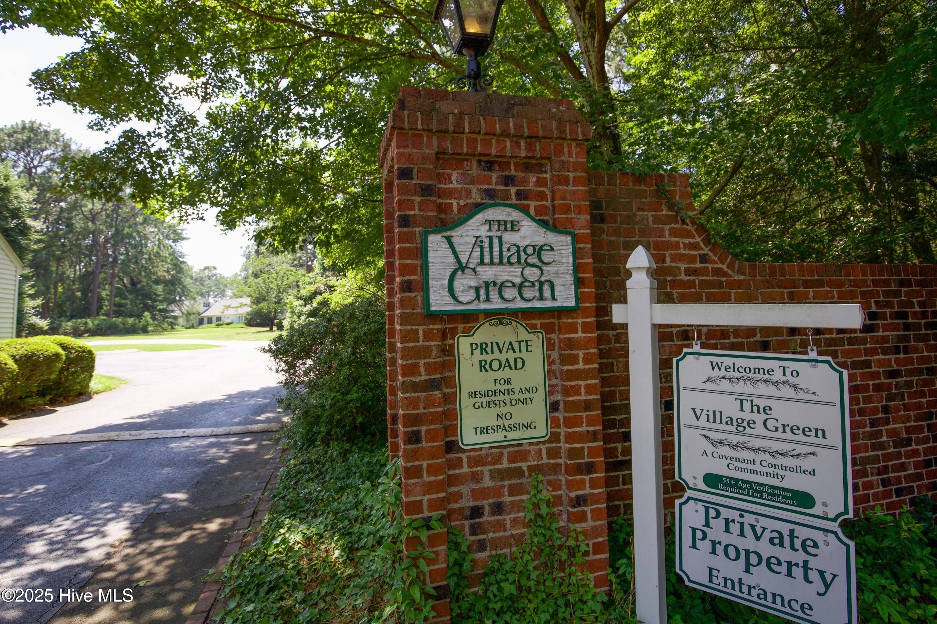 33 Village Green Cir-77