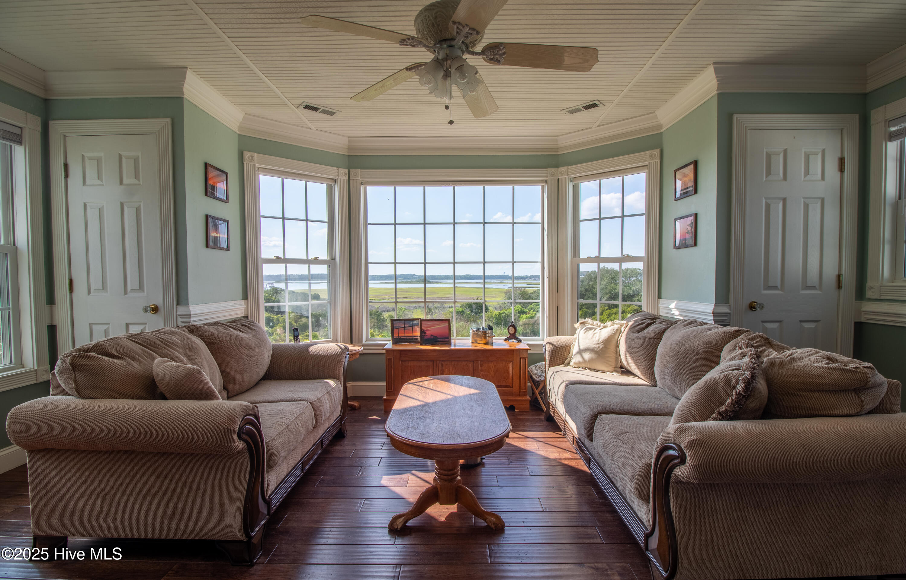 100535600 | Photo 11