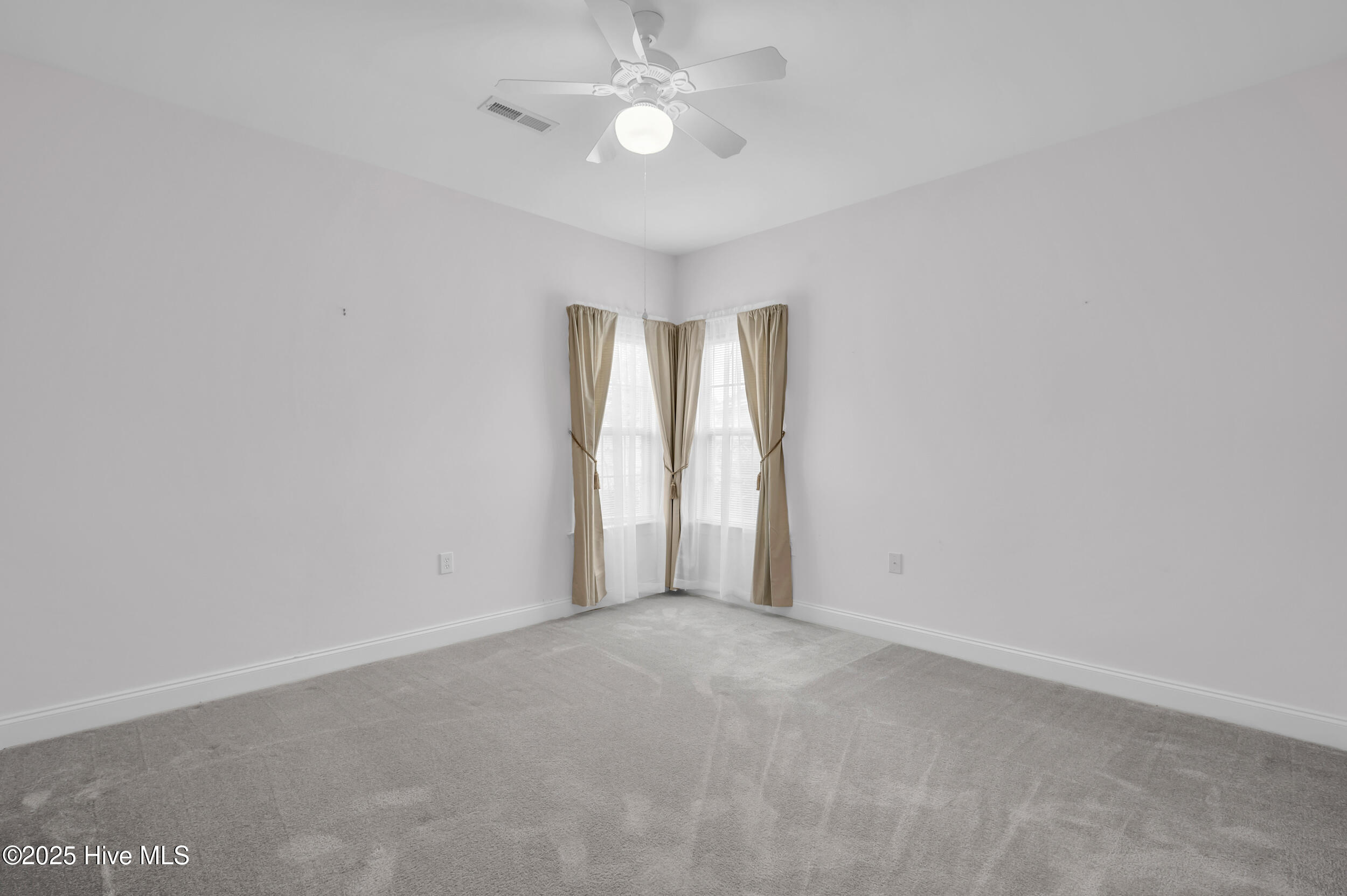 100564628 | Photo 23