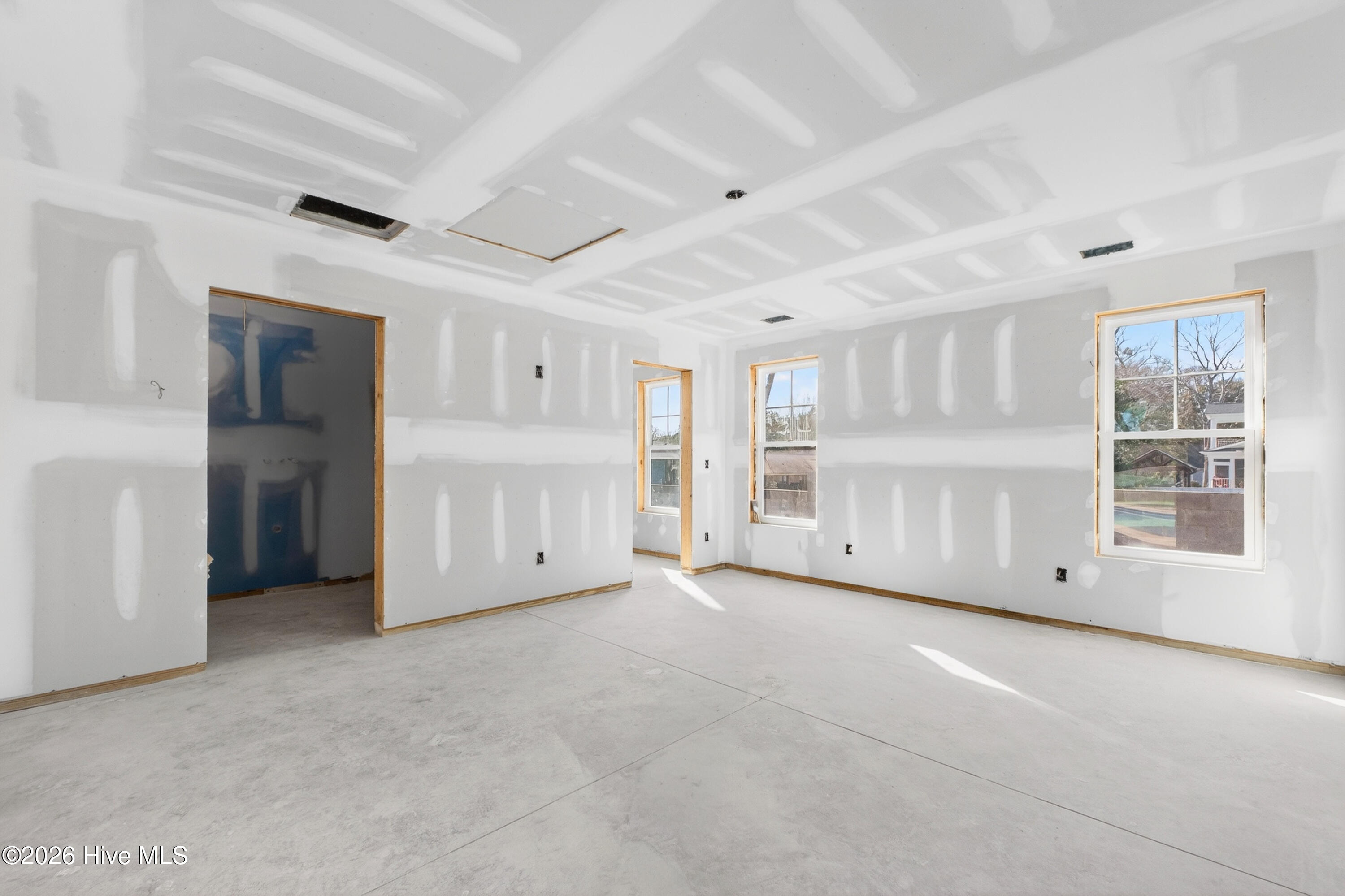 100552365 | Photo 34