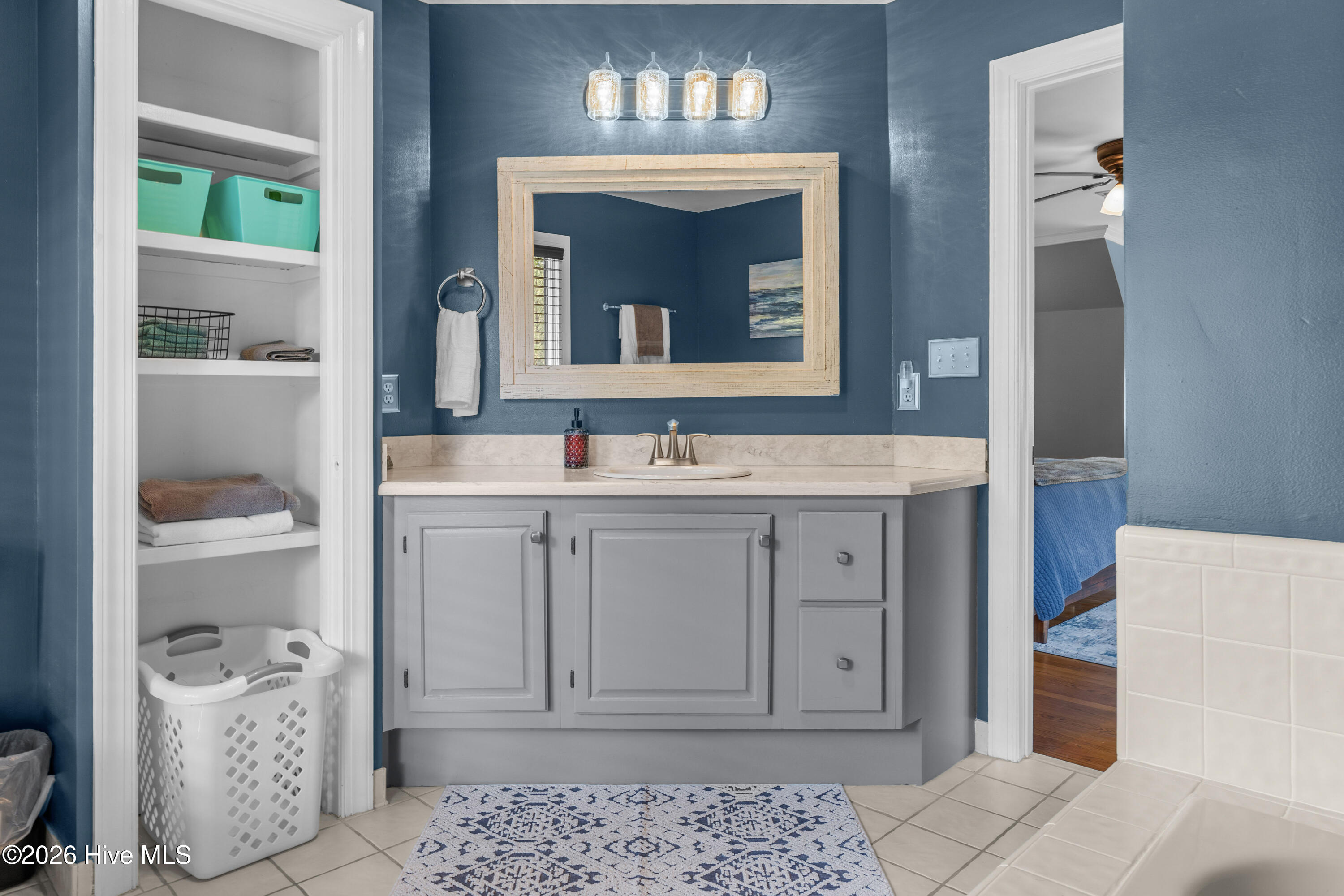 100569922 | Photo 50