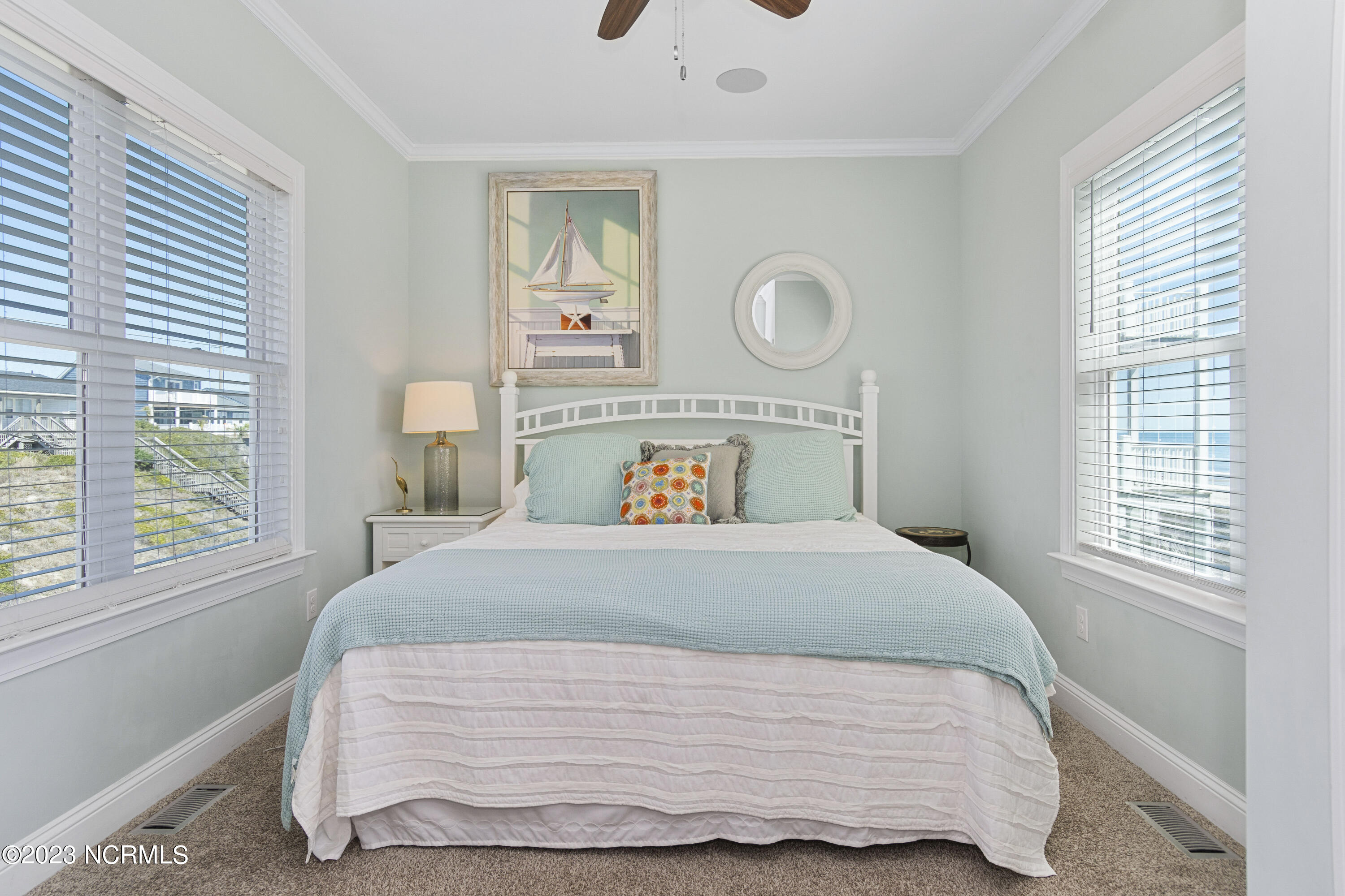 100565817 | Photo 34