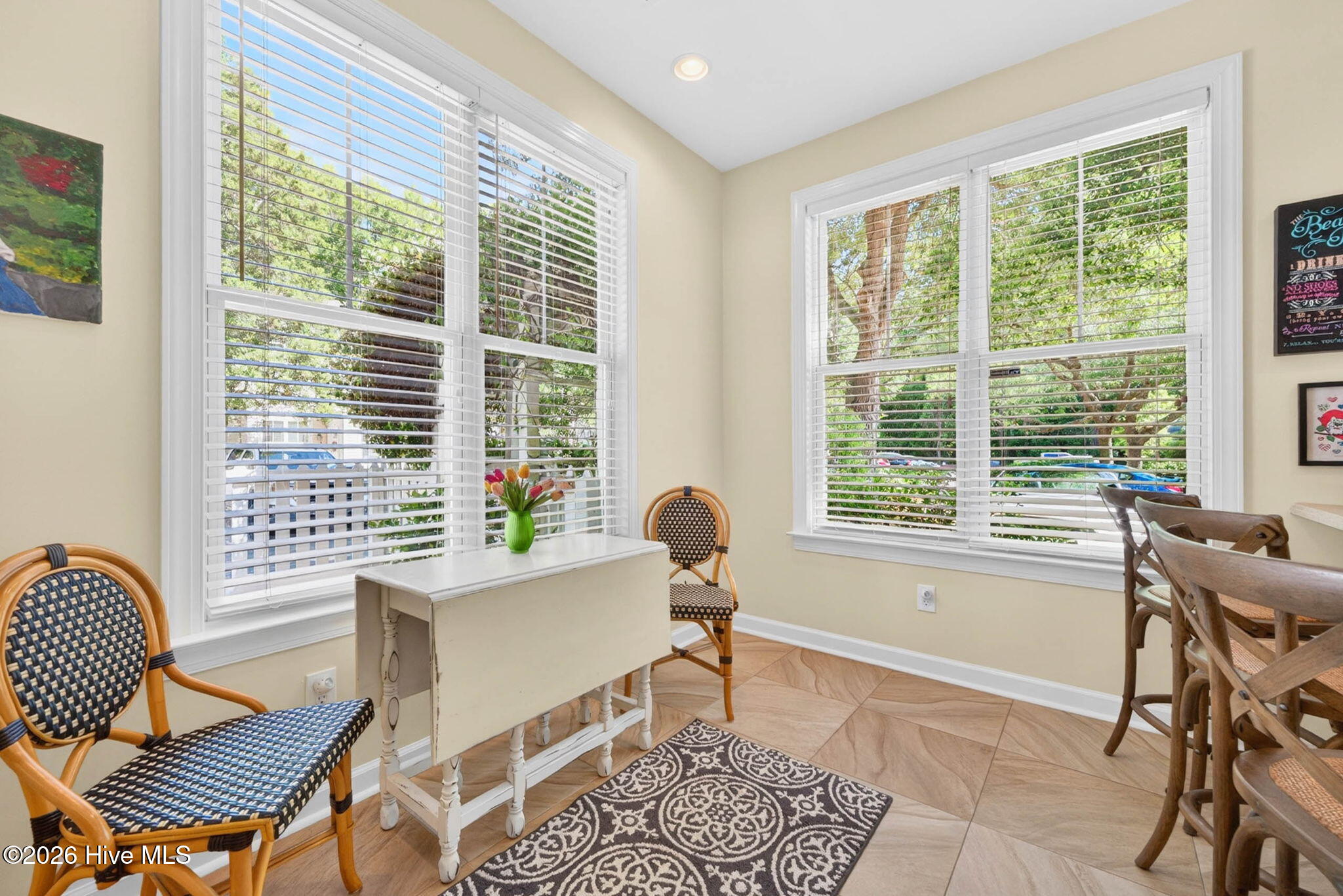 100570358 | Photo 19