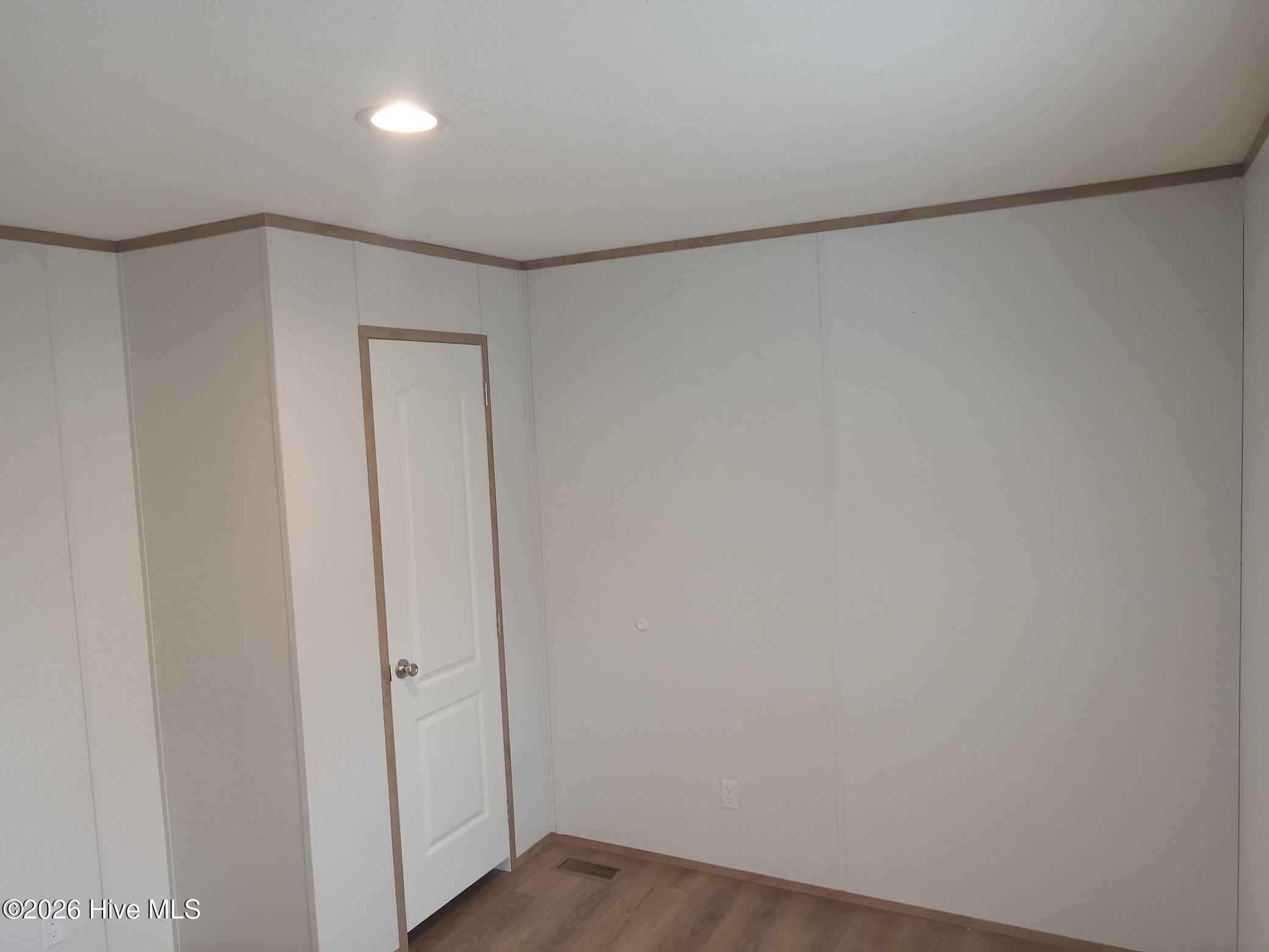 100500943 | Photo 17