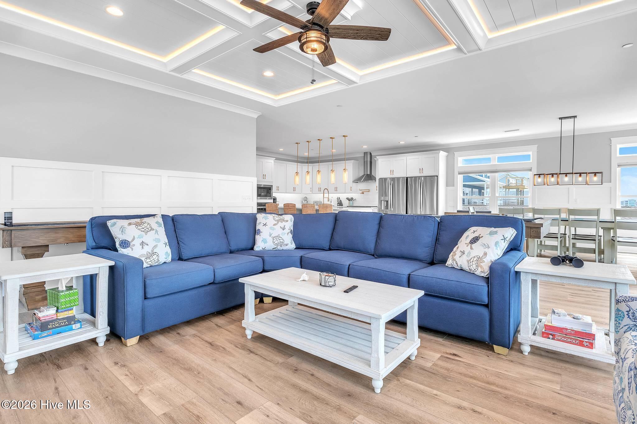 100558345 | Photo 11