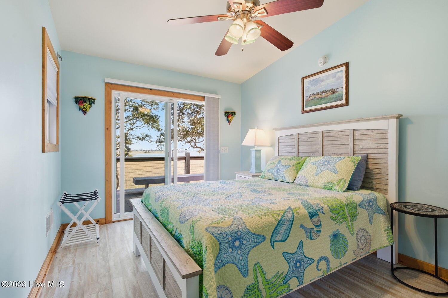 100555679 | Photo 47