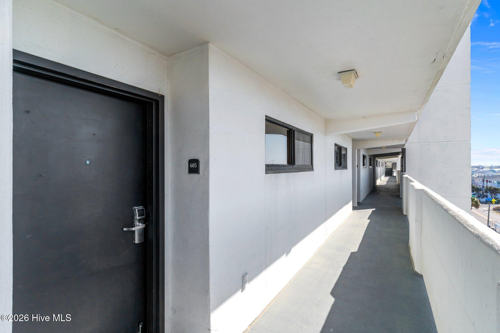 100565649 | Photo 27