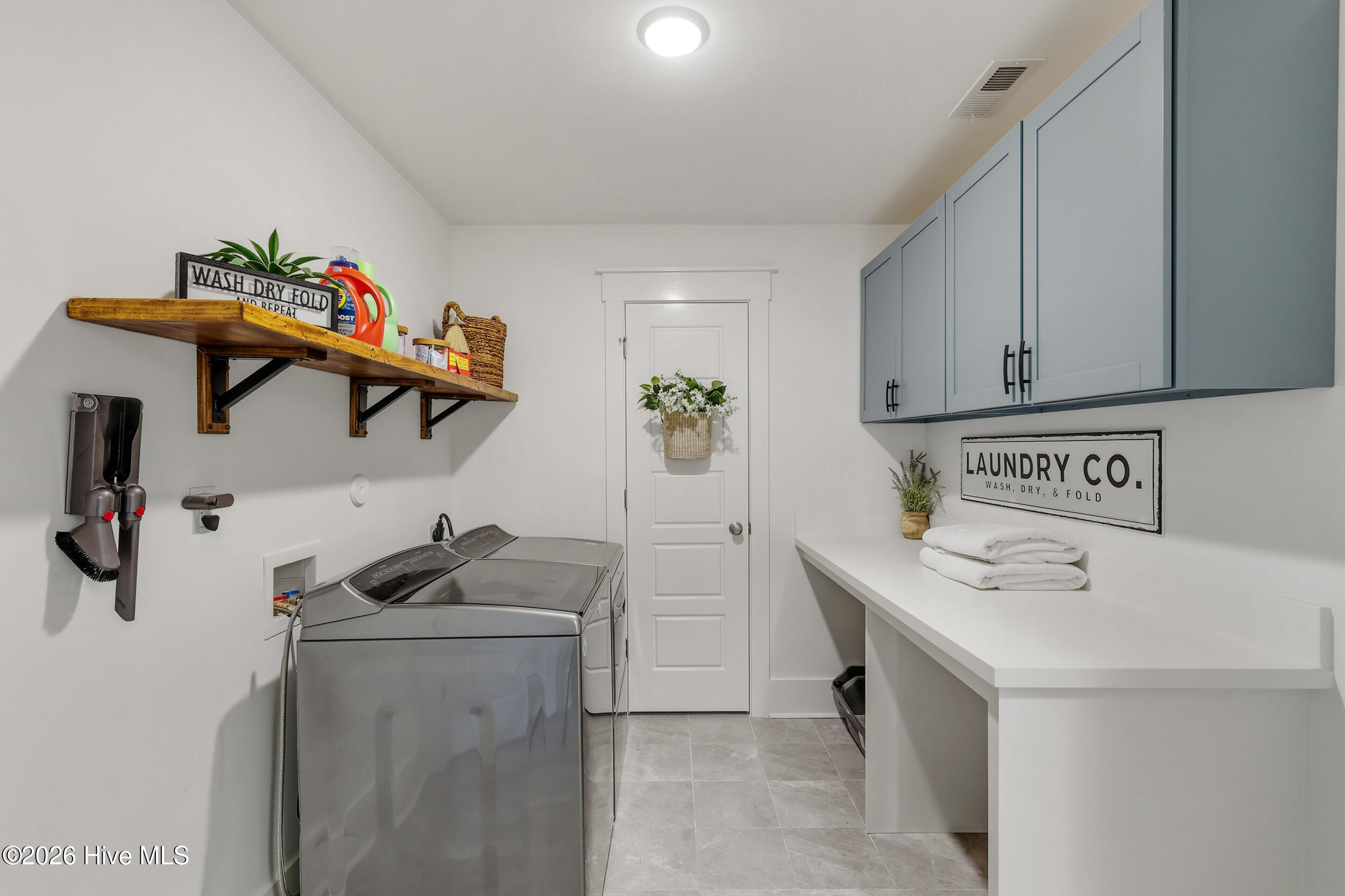 100561471 | Photo 41