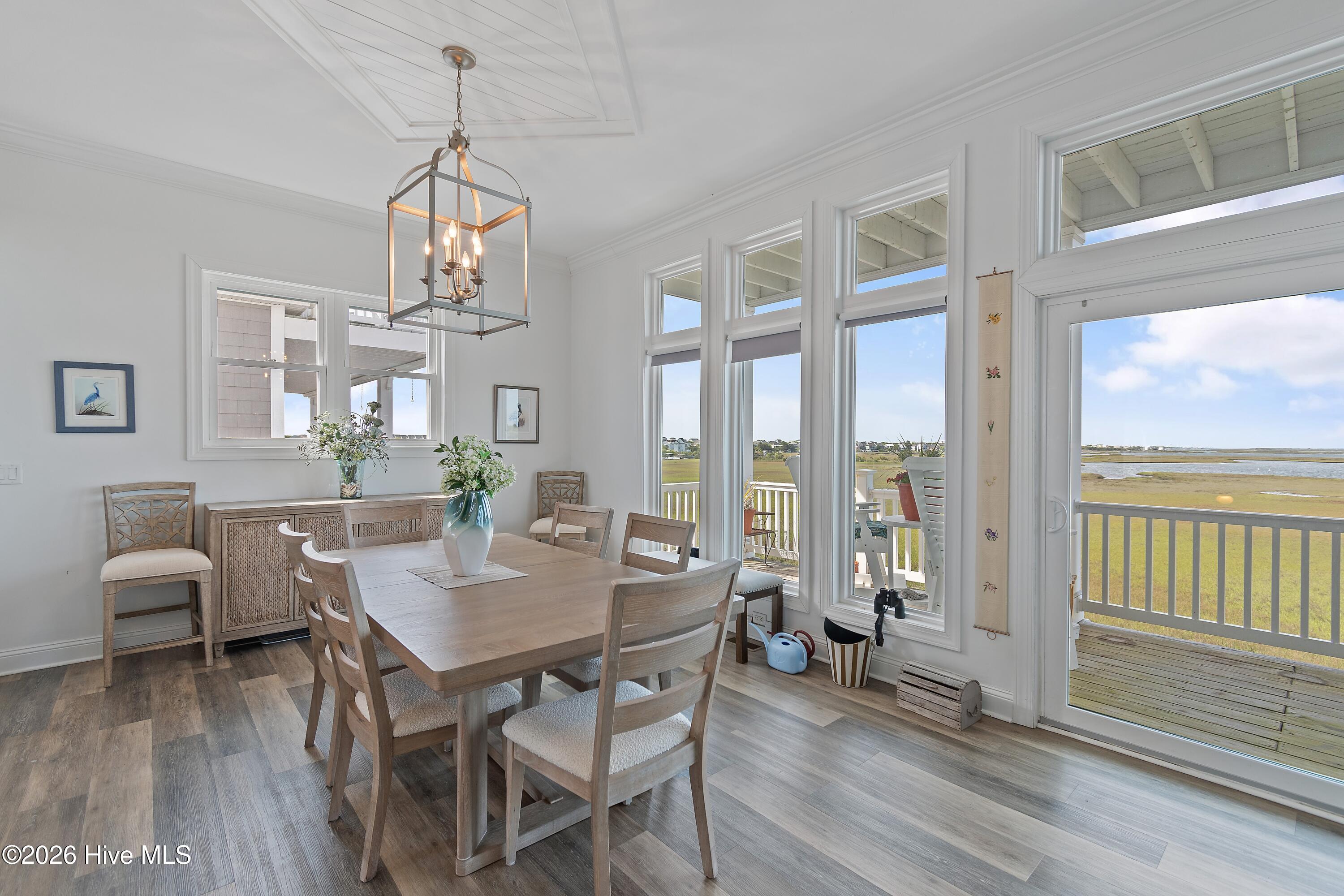 100569393 | Photo 18