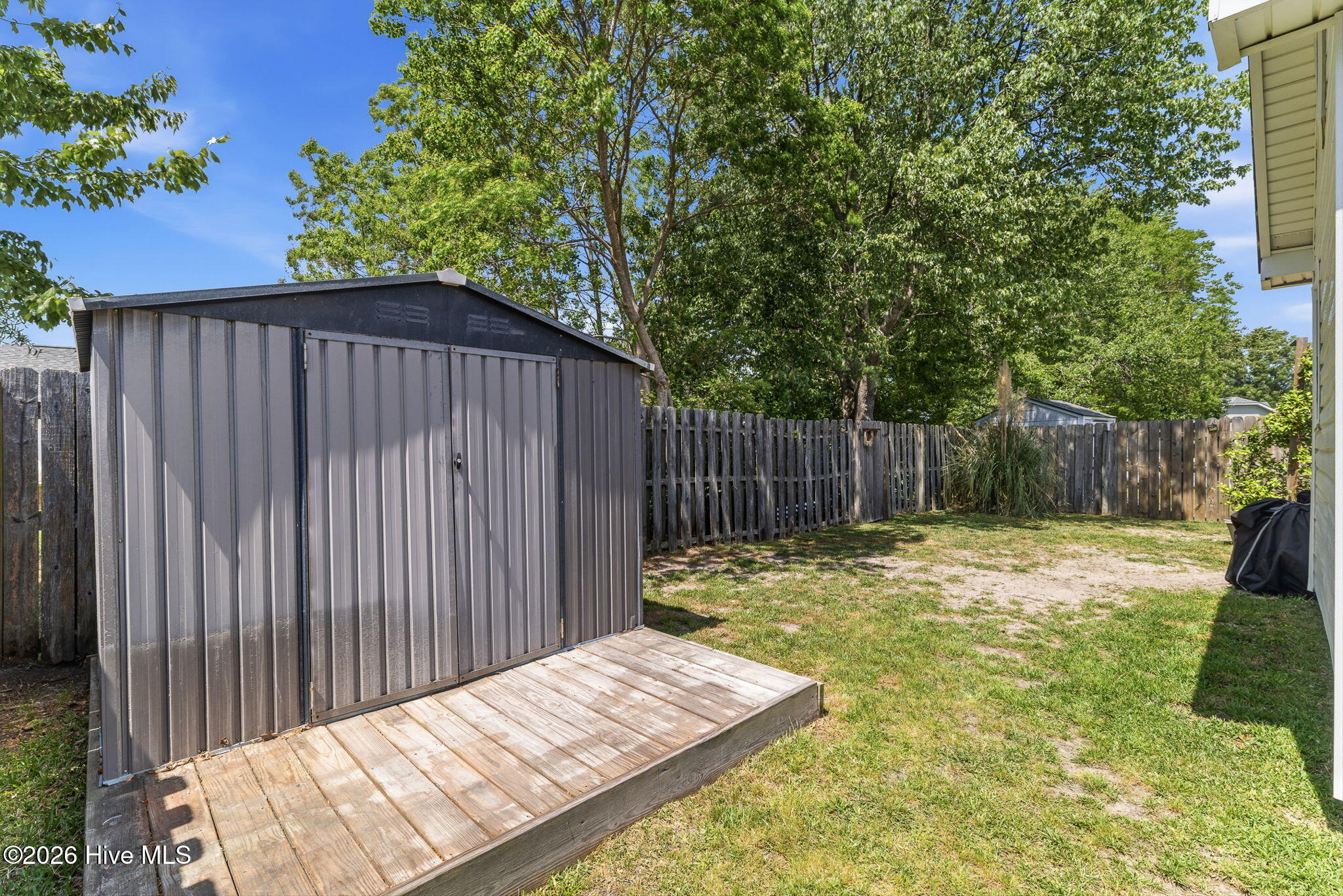 100560647 | Photo 24