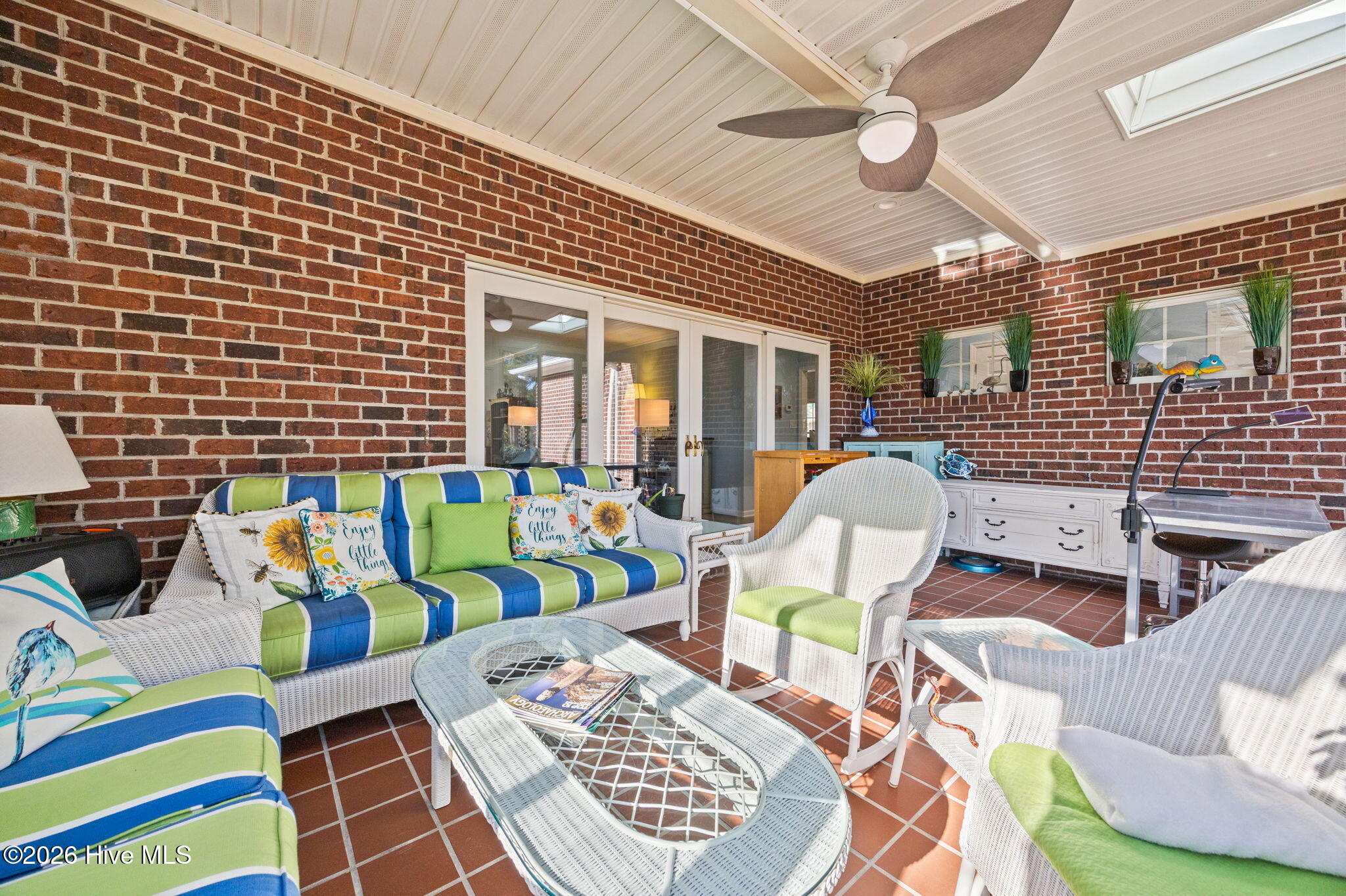 100547284 | Photo 37