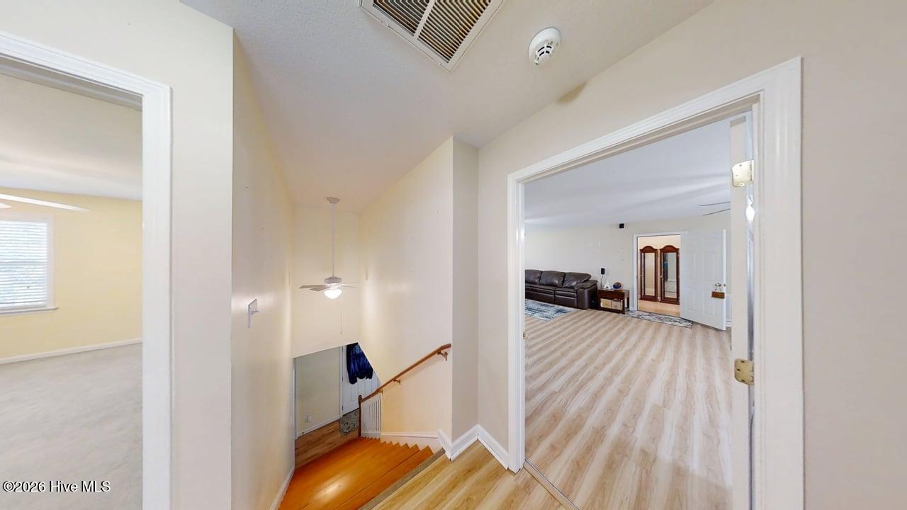 100570322 | Photo 46