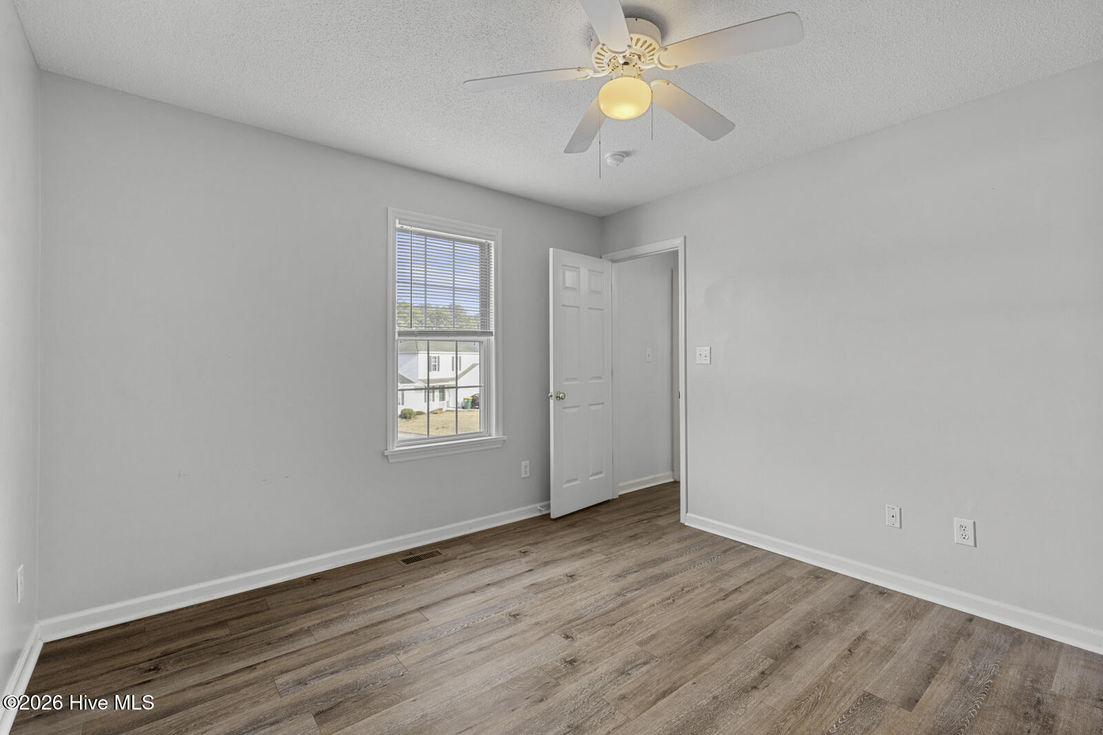 100556927 | Photo 13