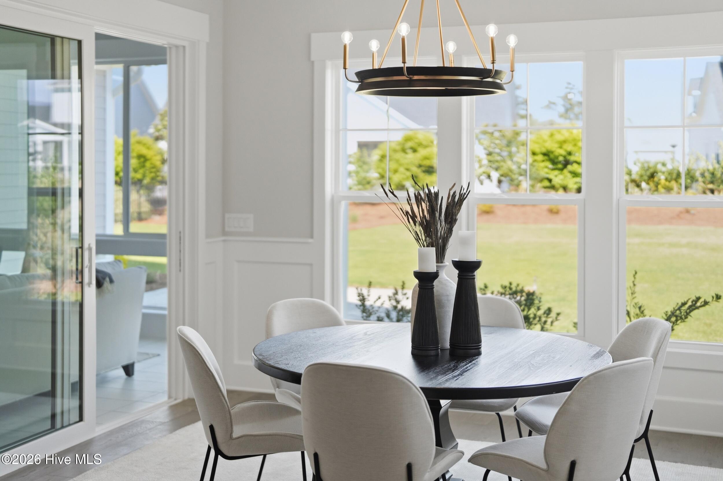 100567785 | Photo 36