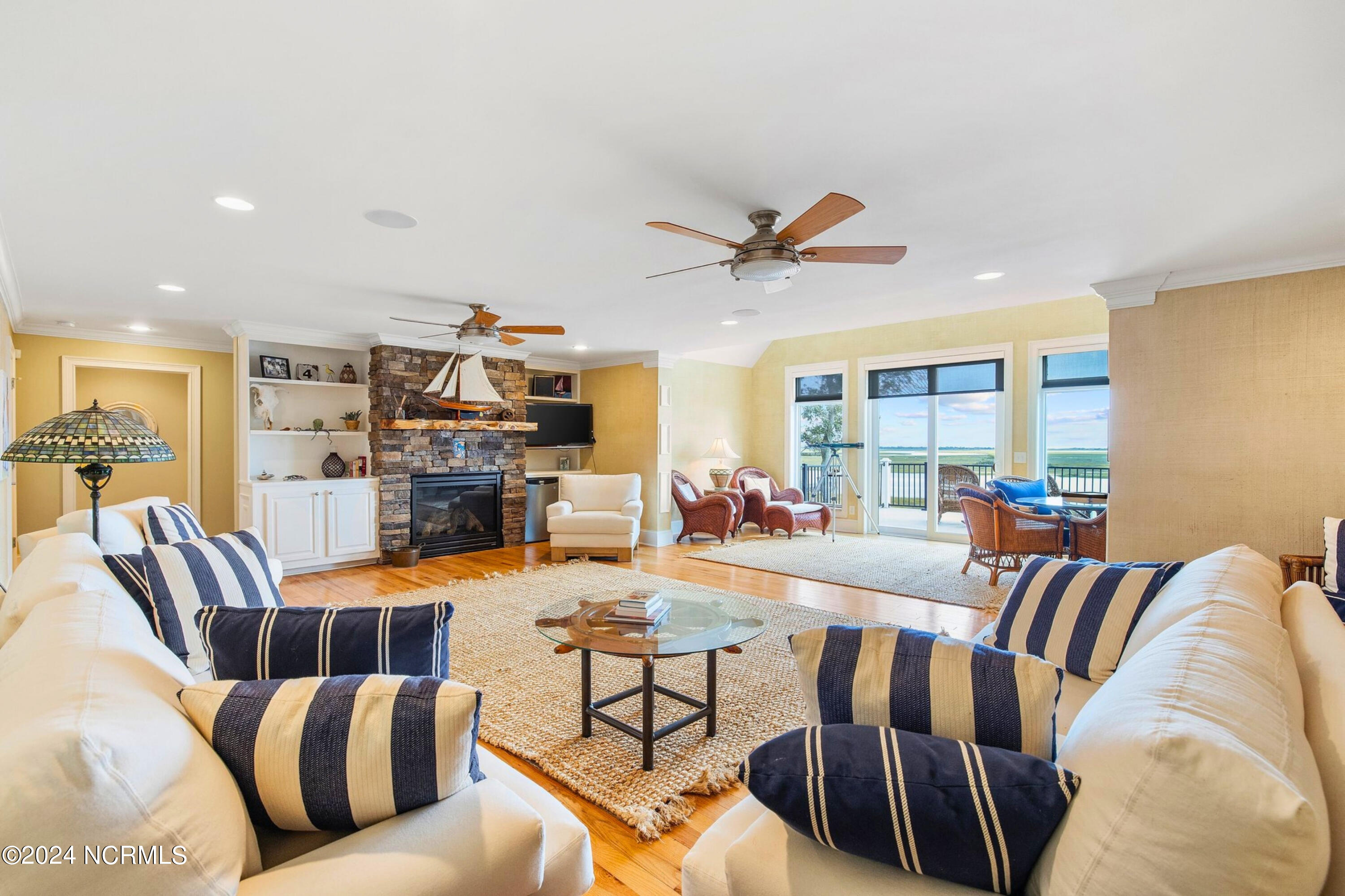 100553128 | Photo 45