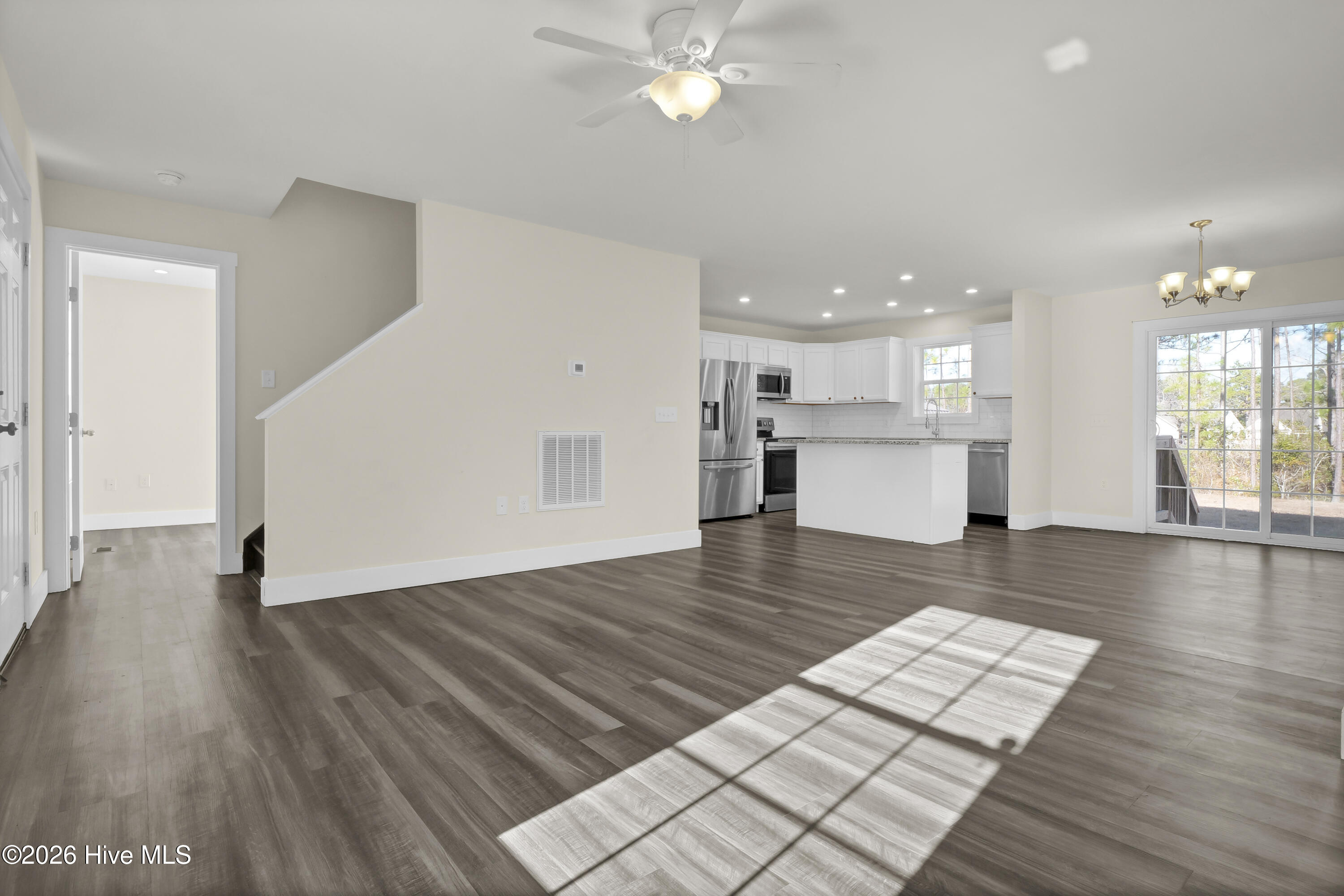 100529875 | Photo 22