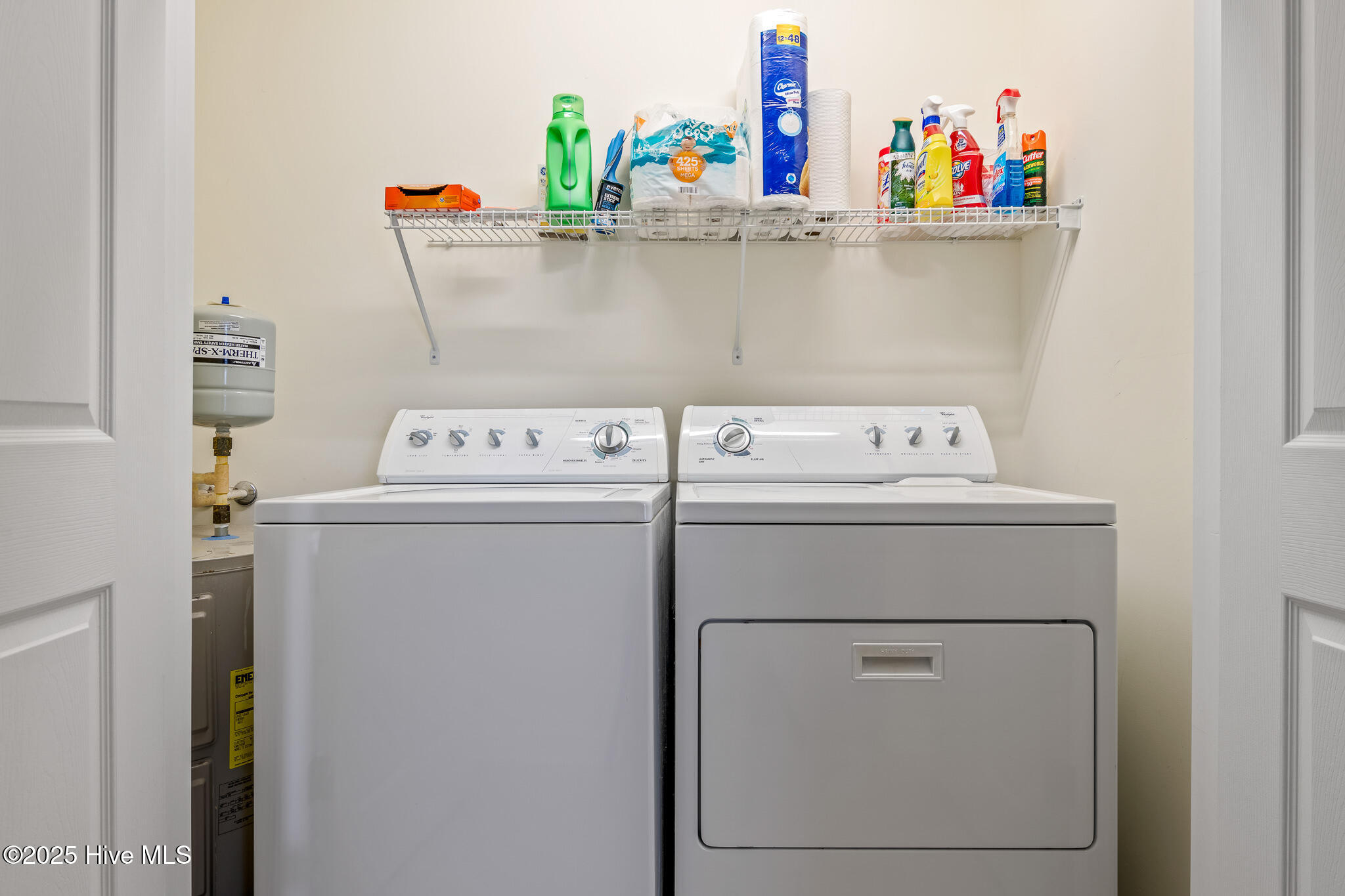 100565271 | Photo 23