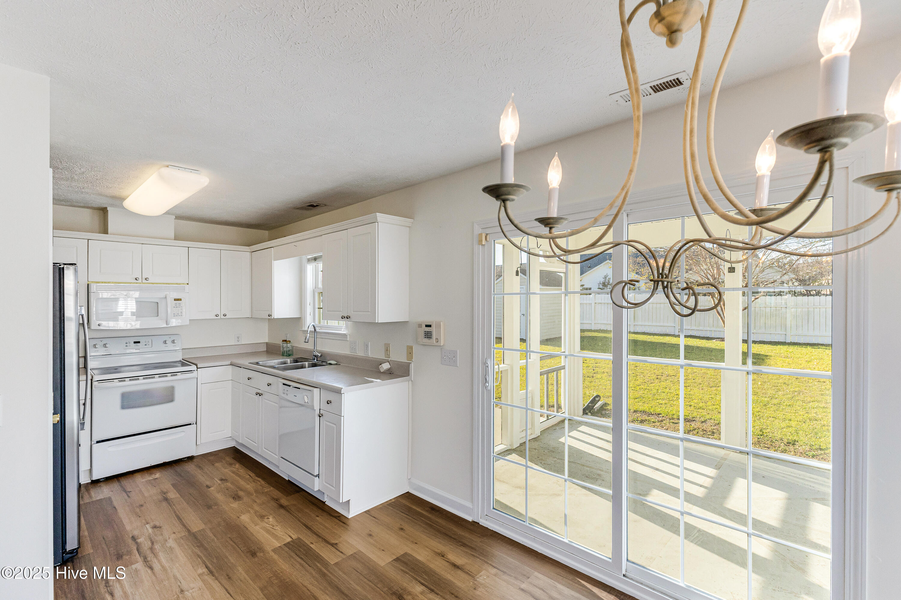 100541535 | Photo 12