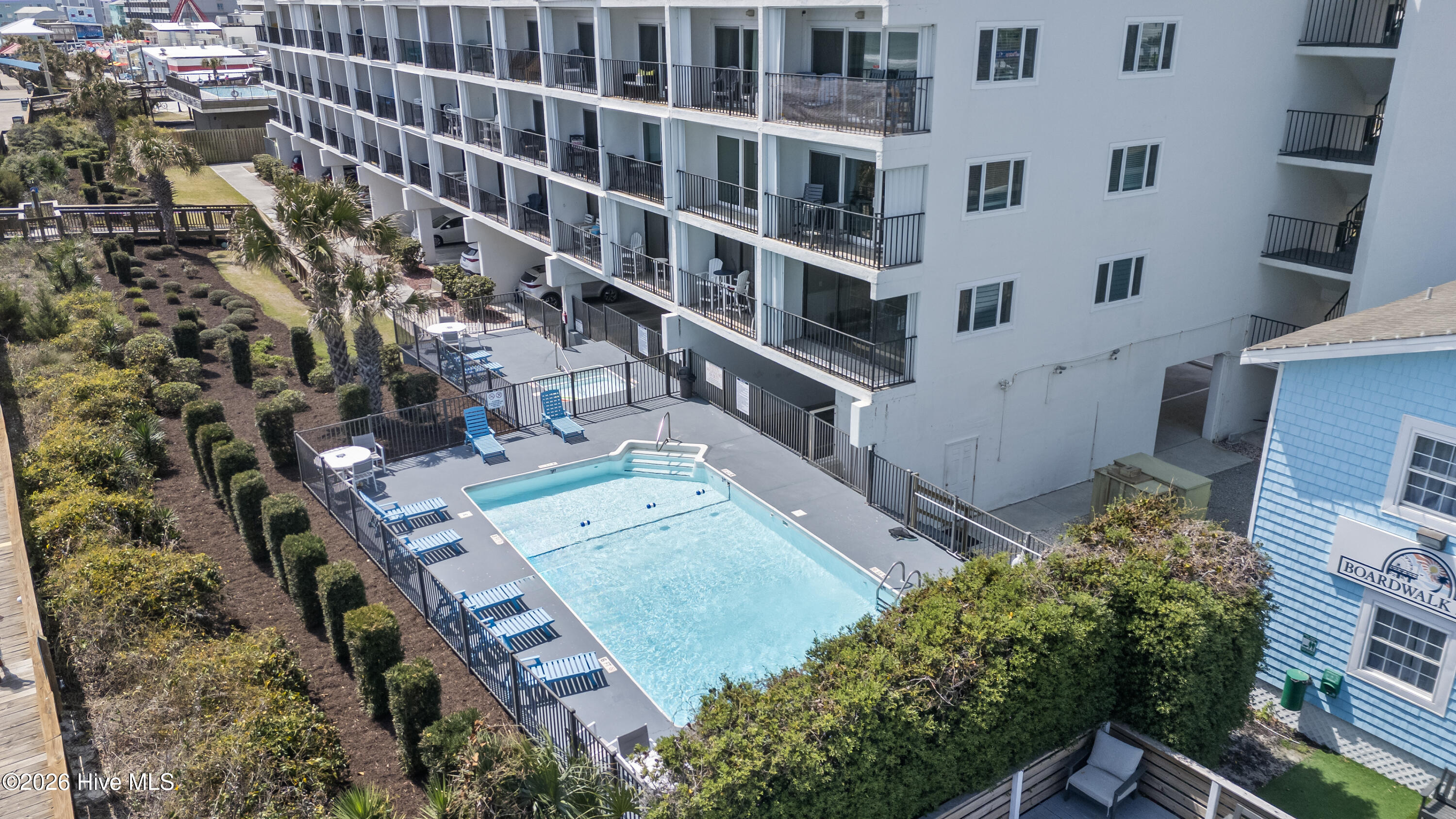 100564561 | Photo 41