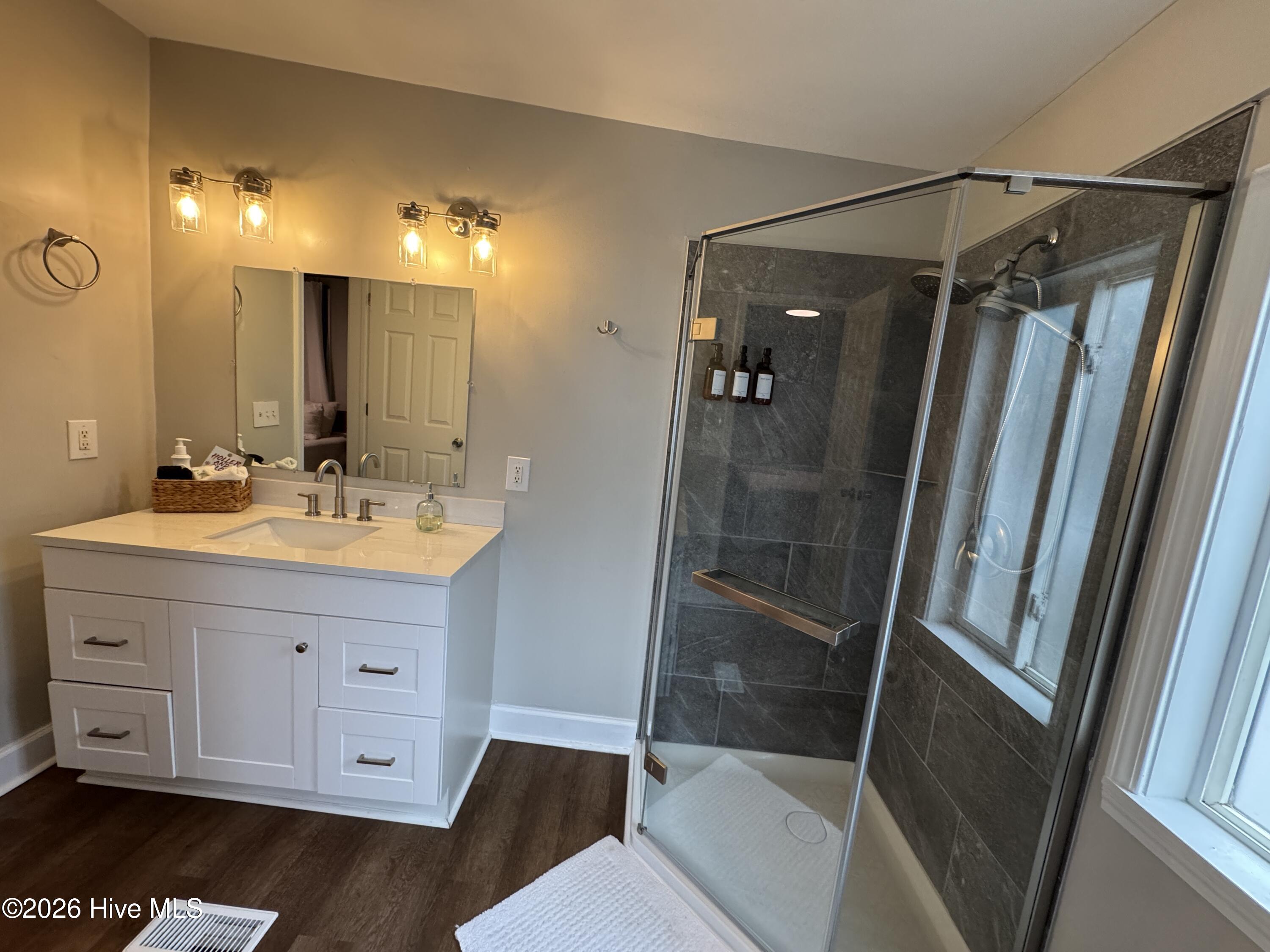 100552915 | Photo 15