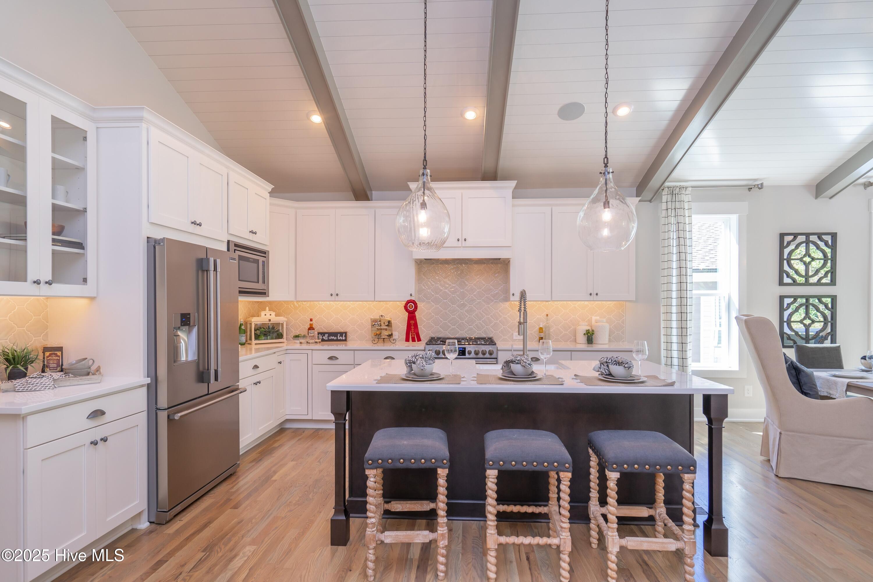 Photo 1 of Single family home for sale at 221 Shoreview Dr, New Bern, NC 28562 | MLS# 100605999 | Listing updated on 2026-09-24