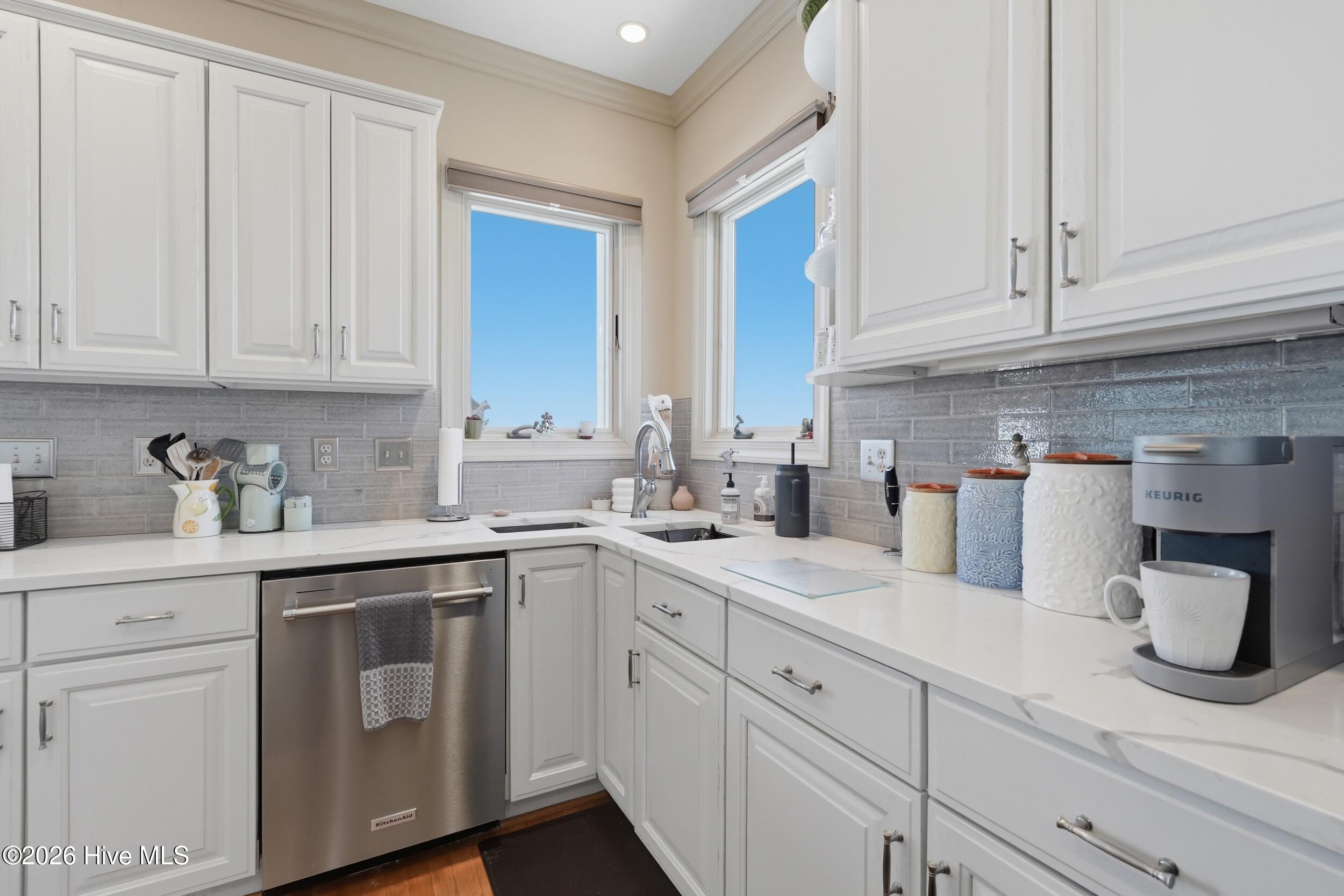 100561994 | Photo 27