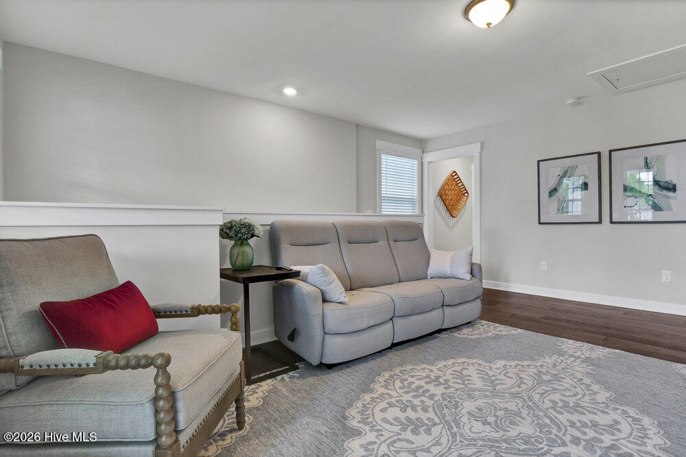 100558129 | Photo 32