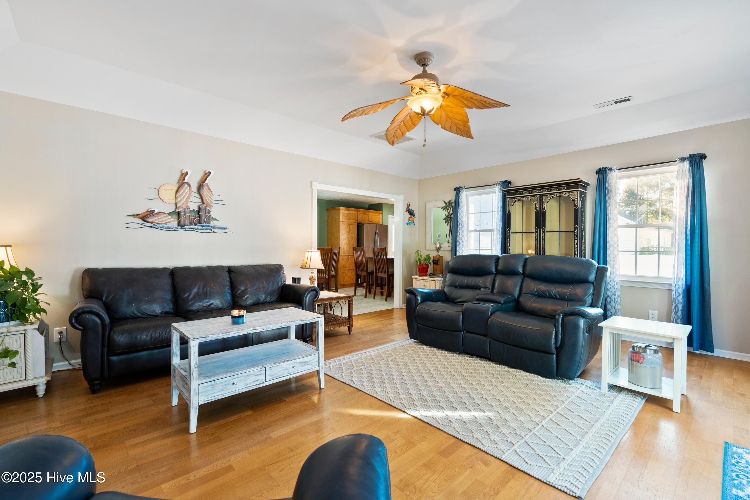 100535792 | Photo 63