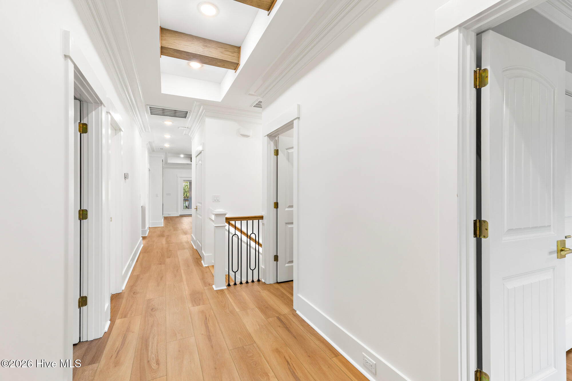 100516902 | Photo 154