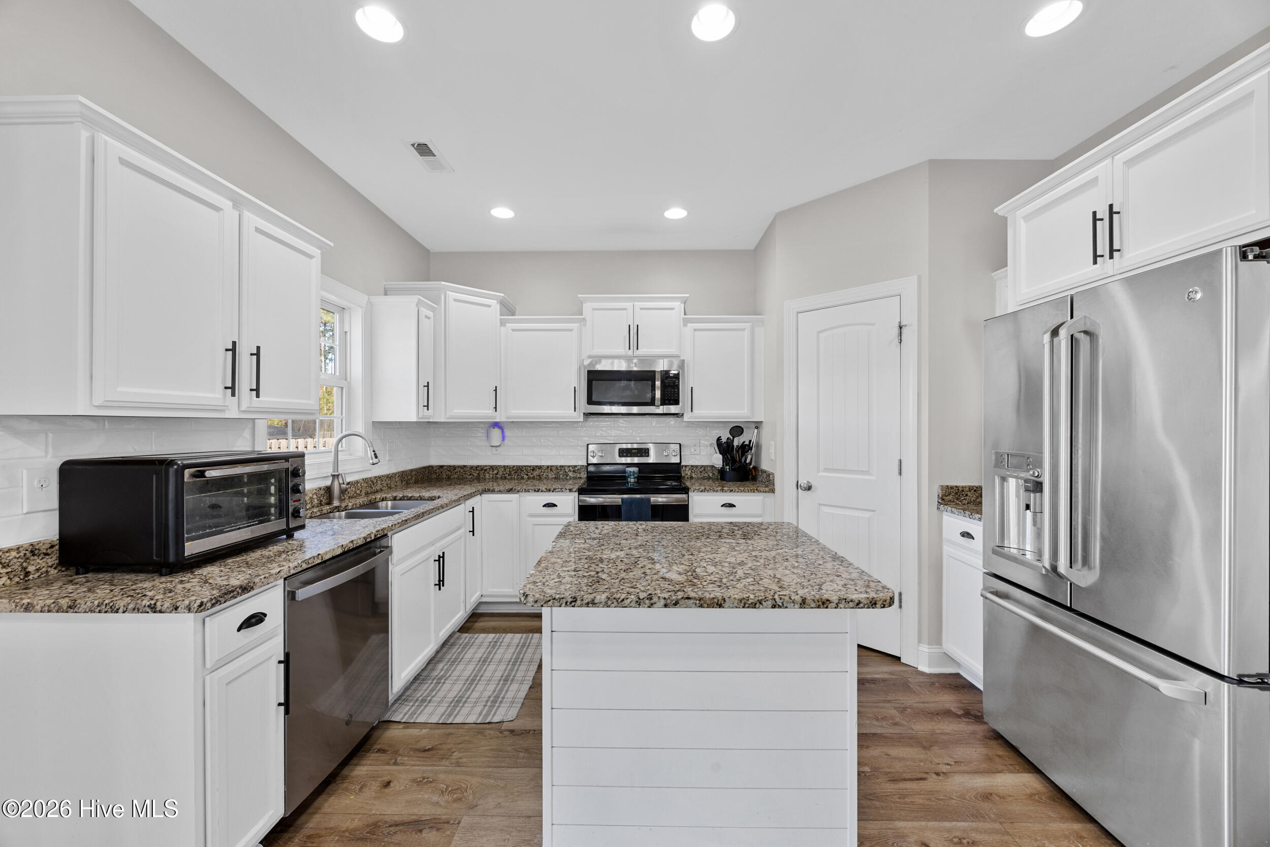 100564853 | Photo 16