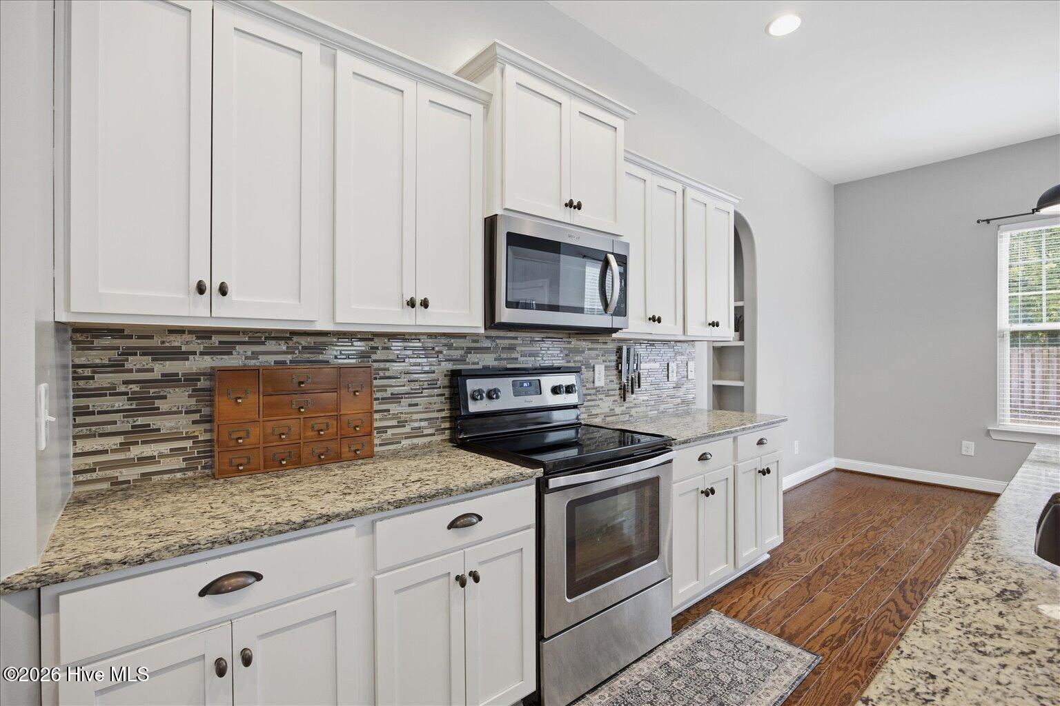 100565930 | Photo 19