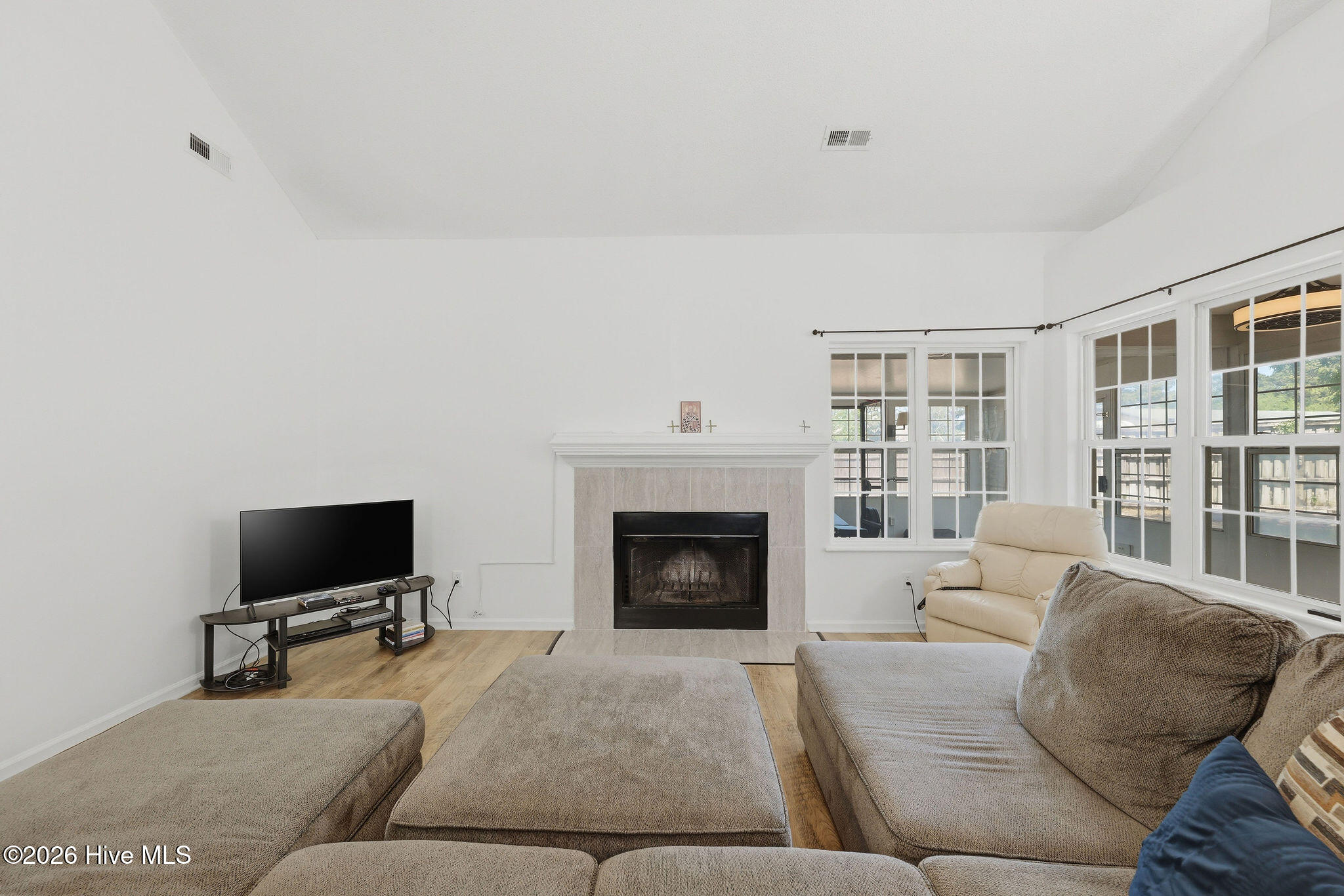 100568972 | Photo 17