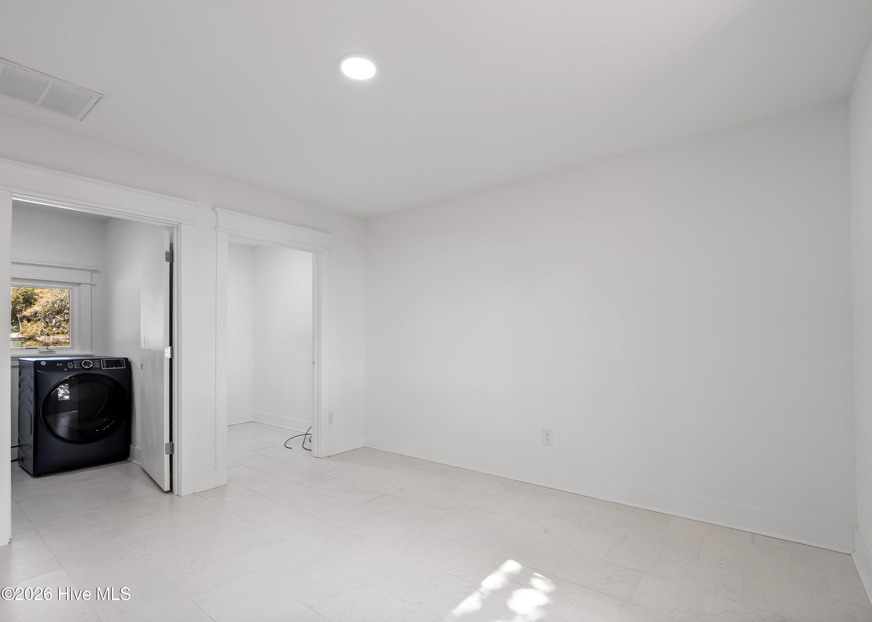 100559476 | Photo 25