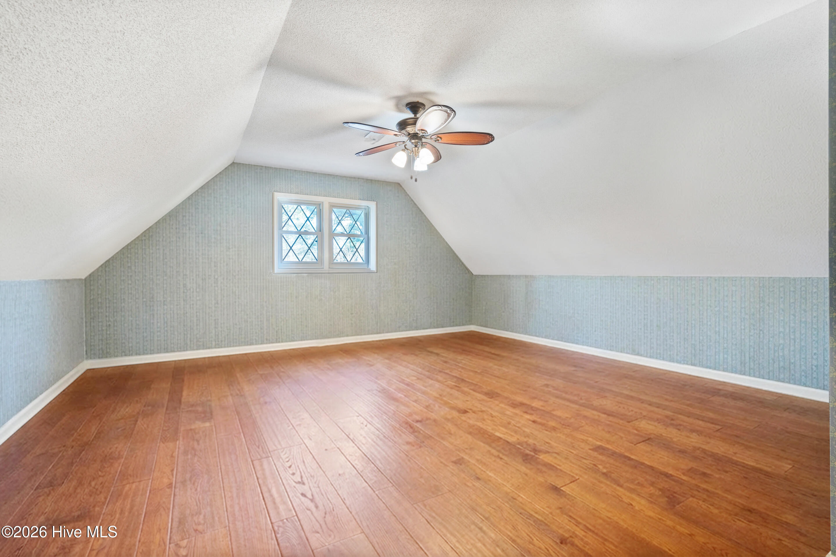 100548046 | Photo 23