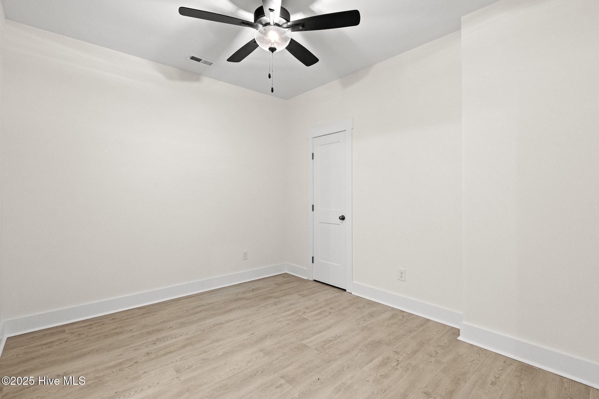 100528872 | Photo 17