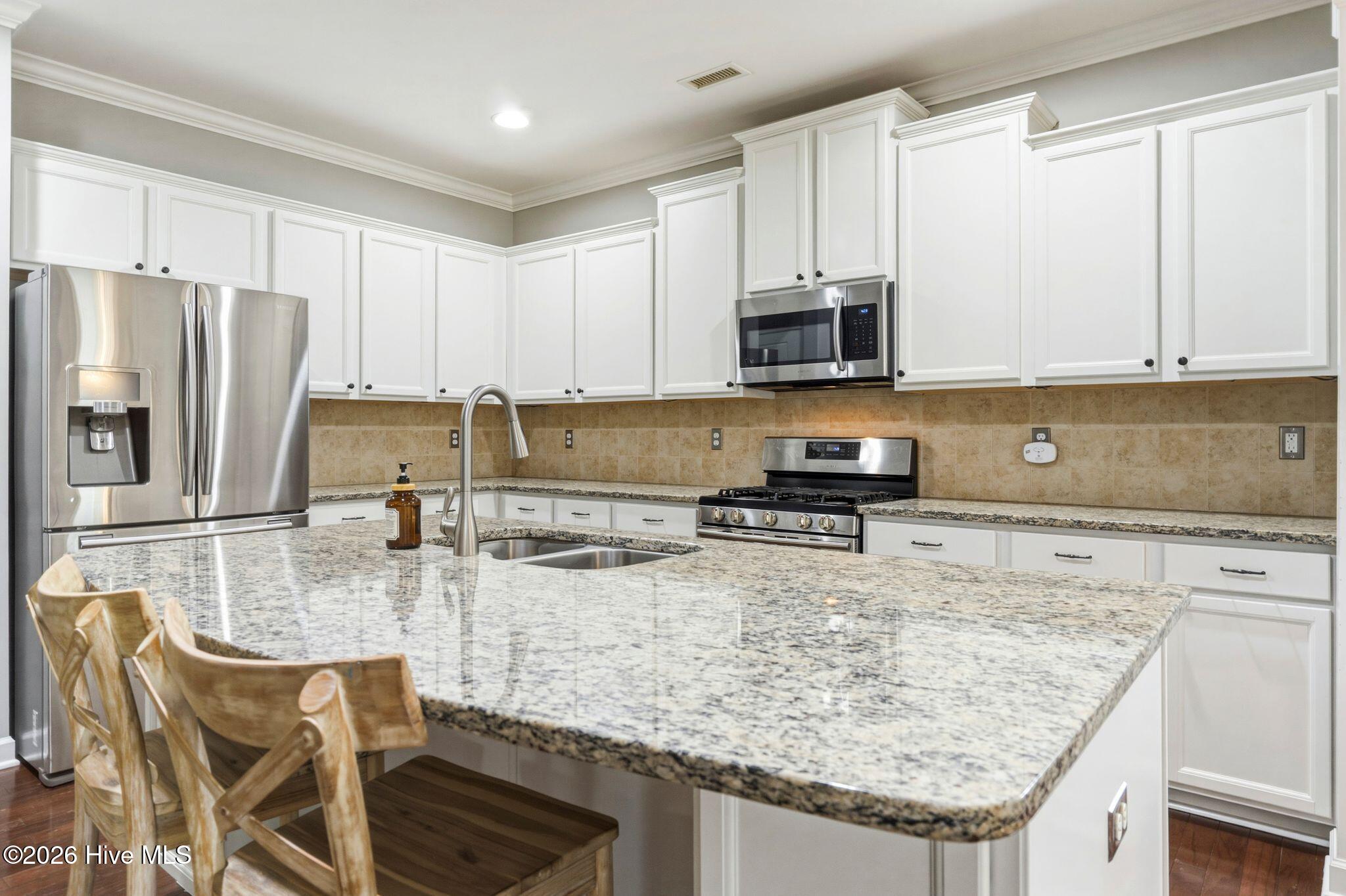 100562110 | Photo 17